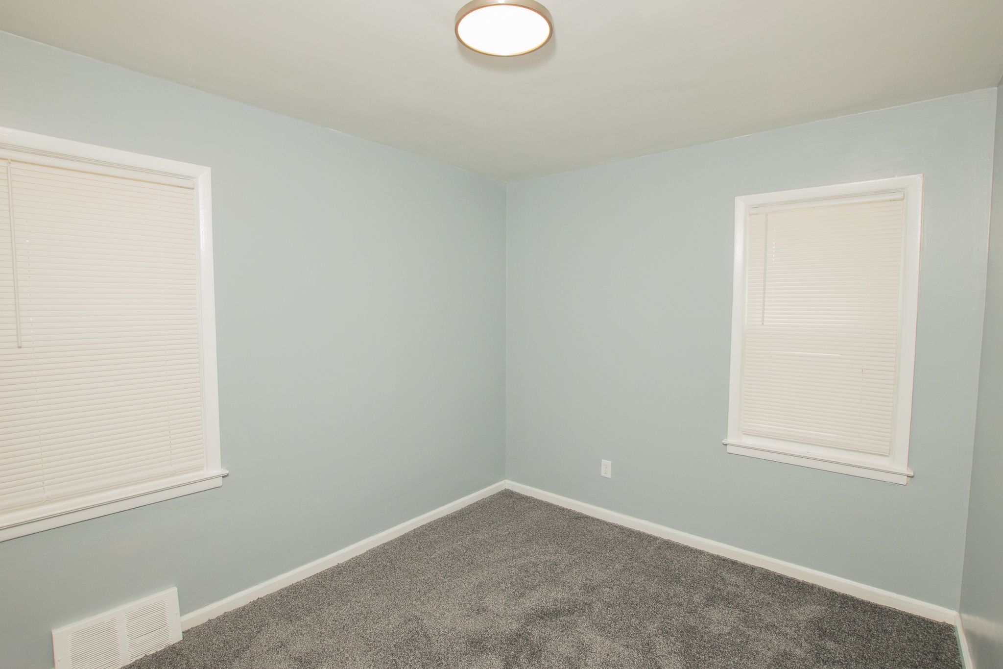 7710 ARTESIAN Street