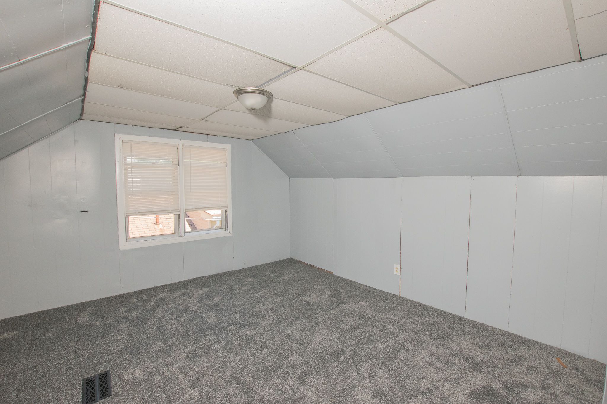 7710 ARTESIAN Street