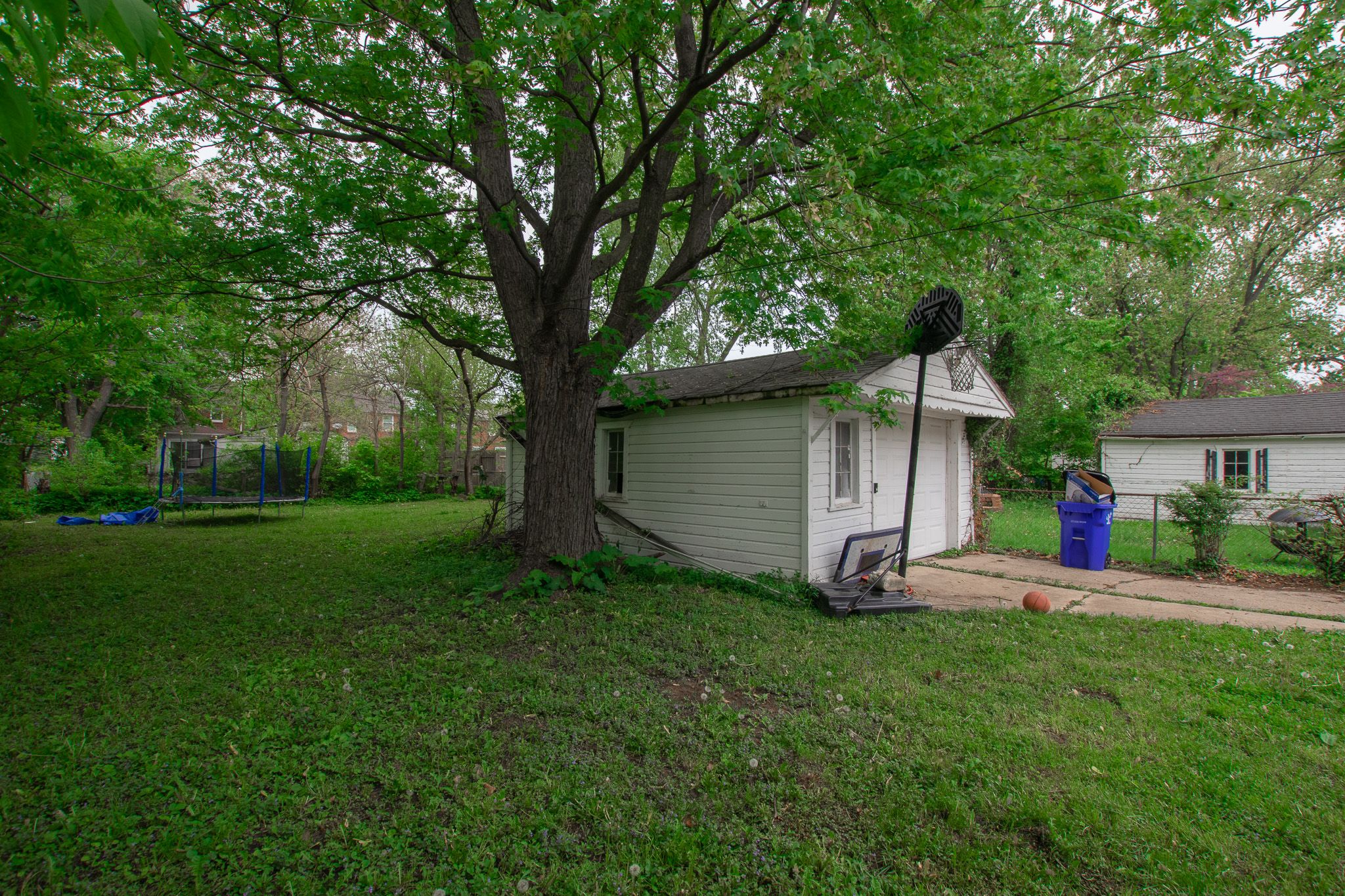 8856 MARSEILLES Street