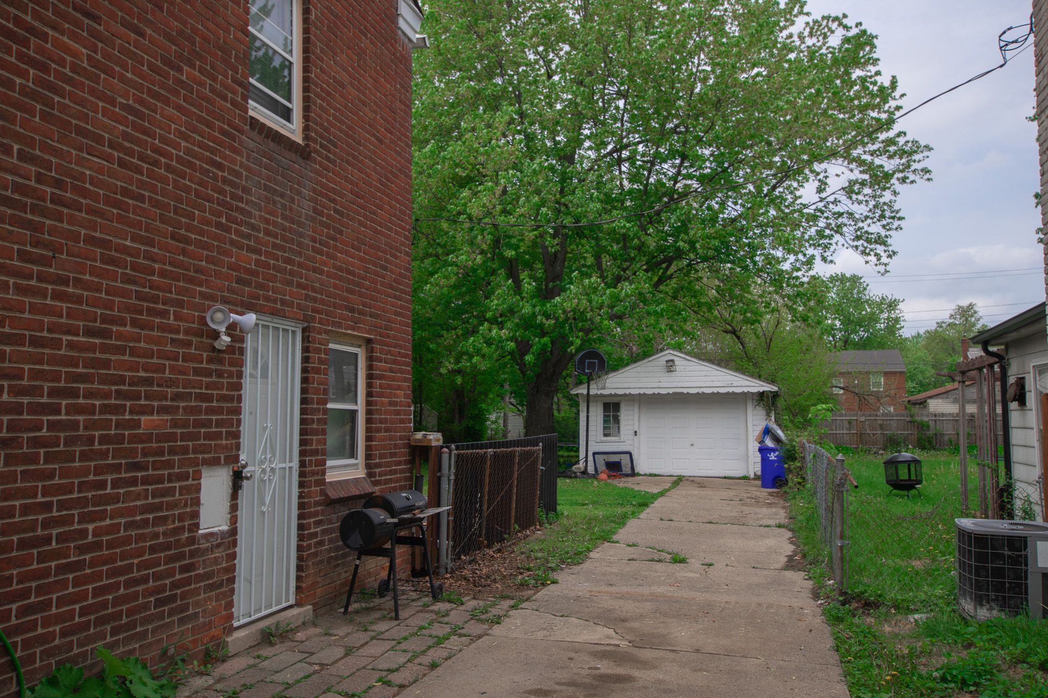 8856 MARSEILLES Street