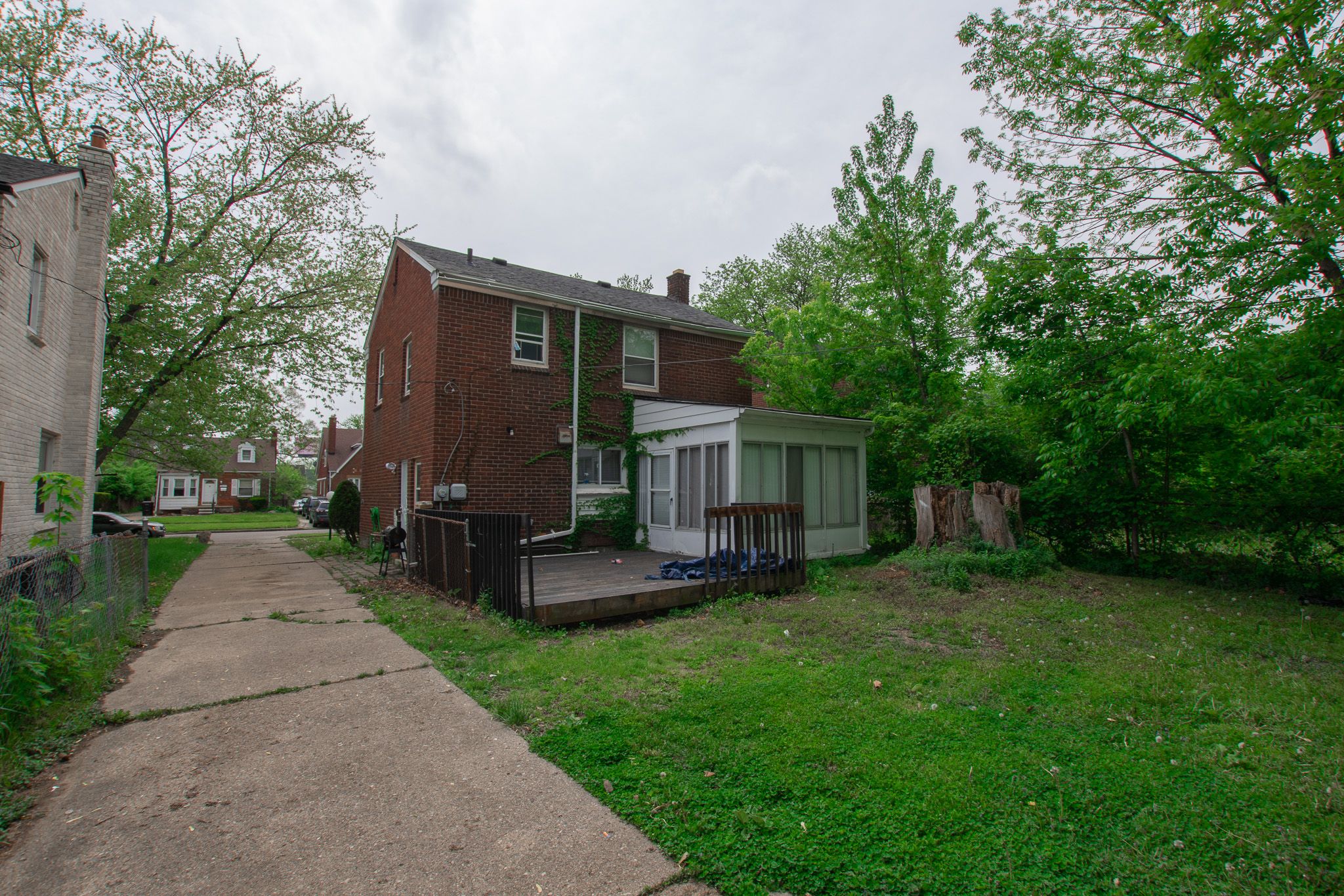 8856 MARSEILLES Street