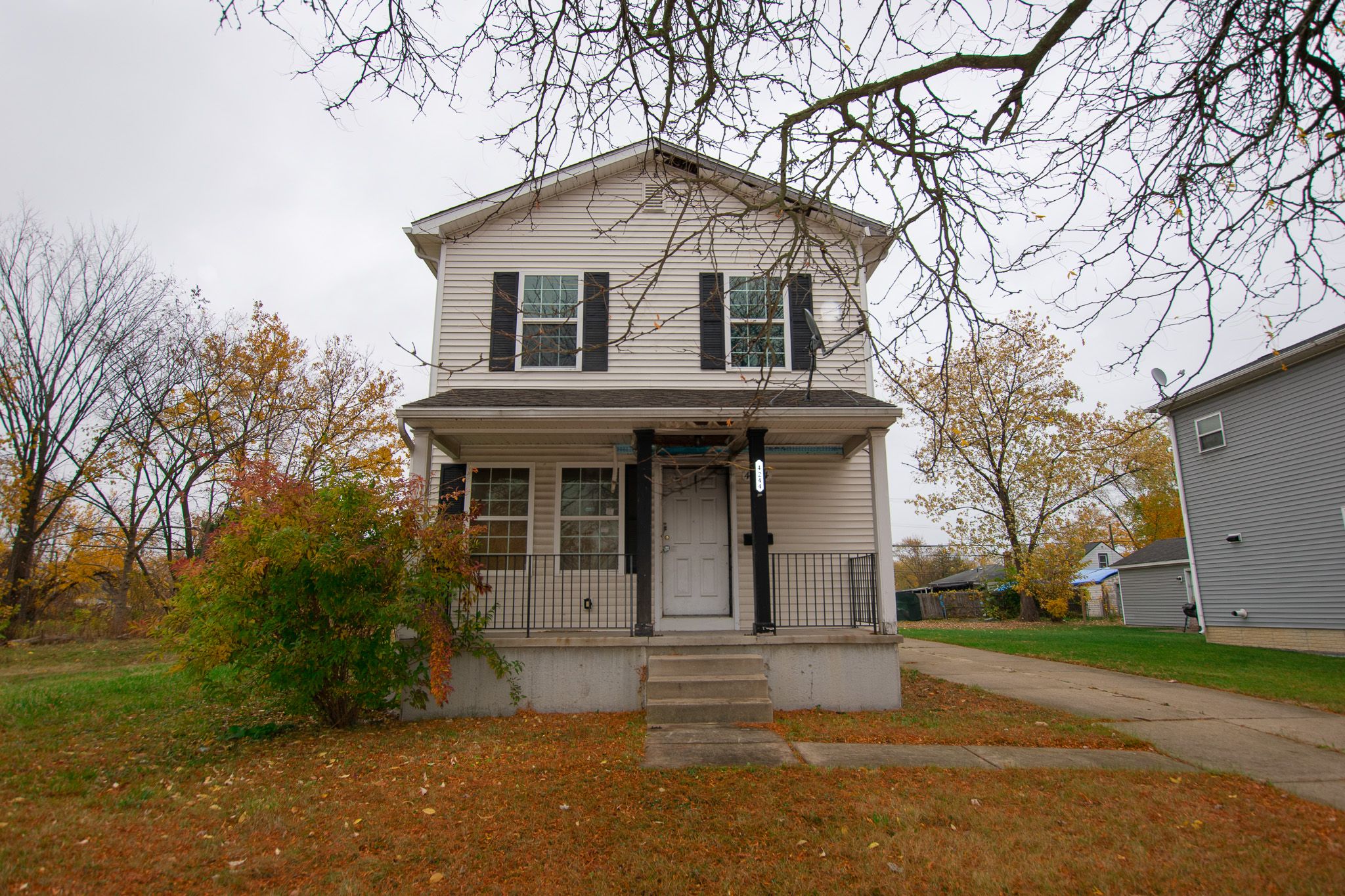 4244 LAKEPOINTE Street