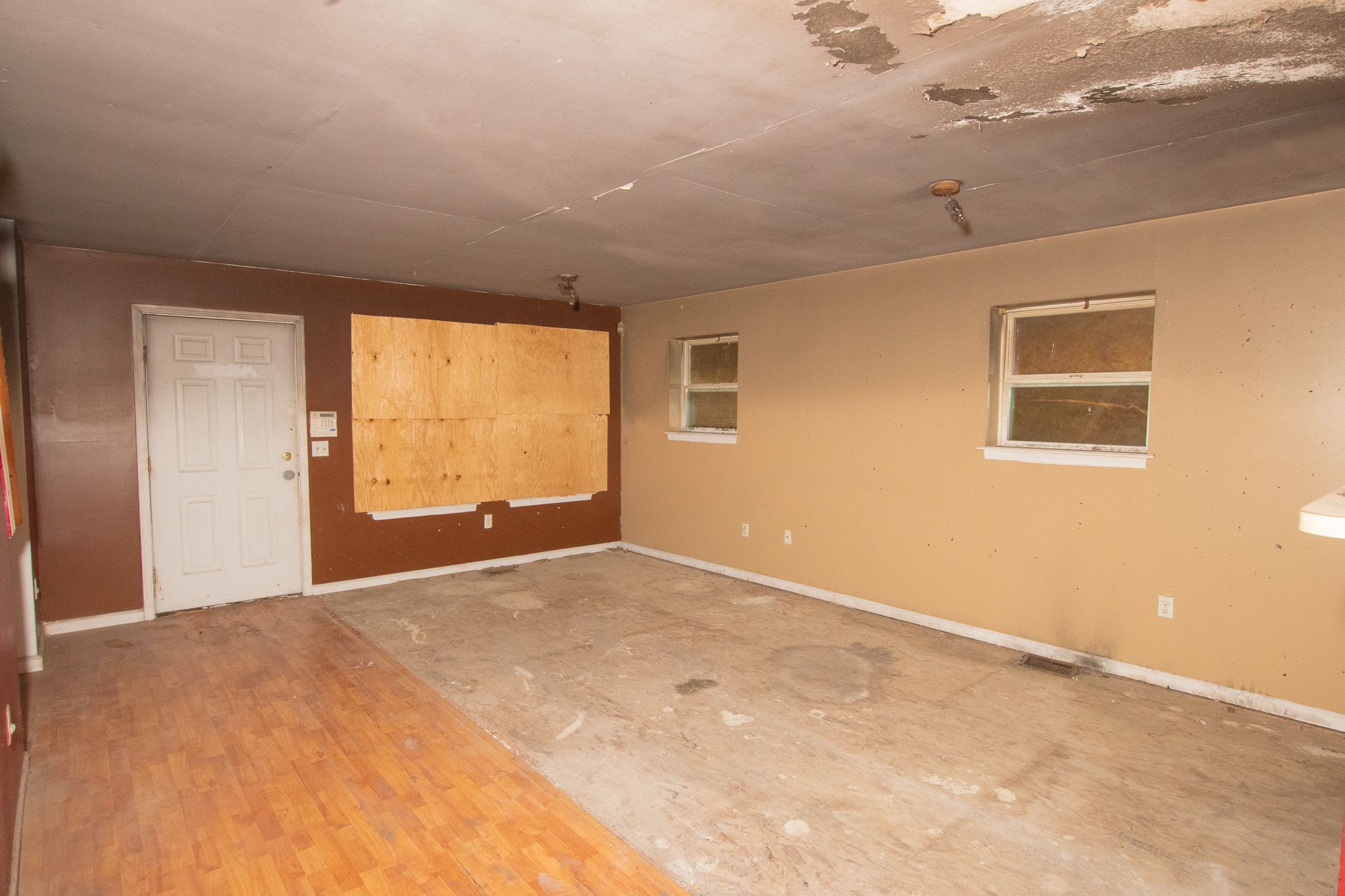 4244 LAKEPOINTE Street