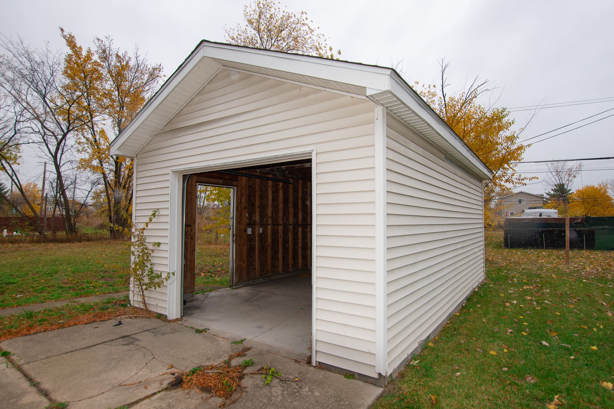 4244 LAKEPOINTE Street