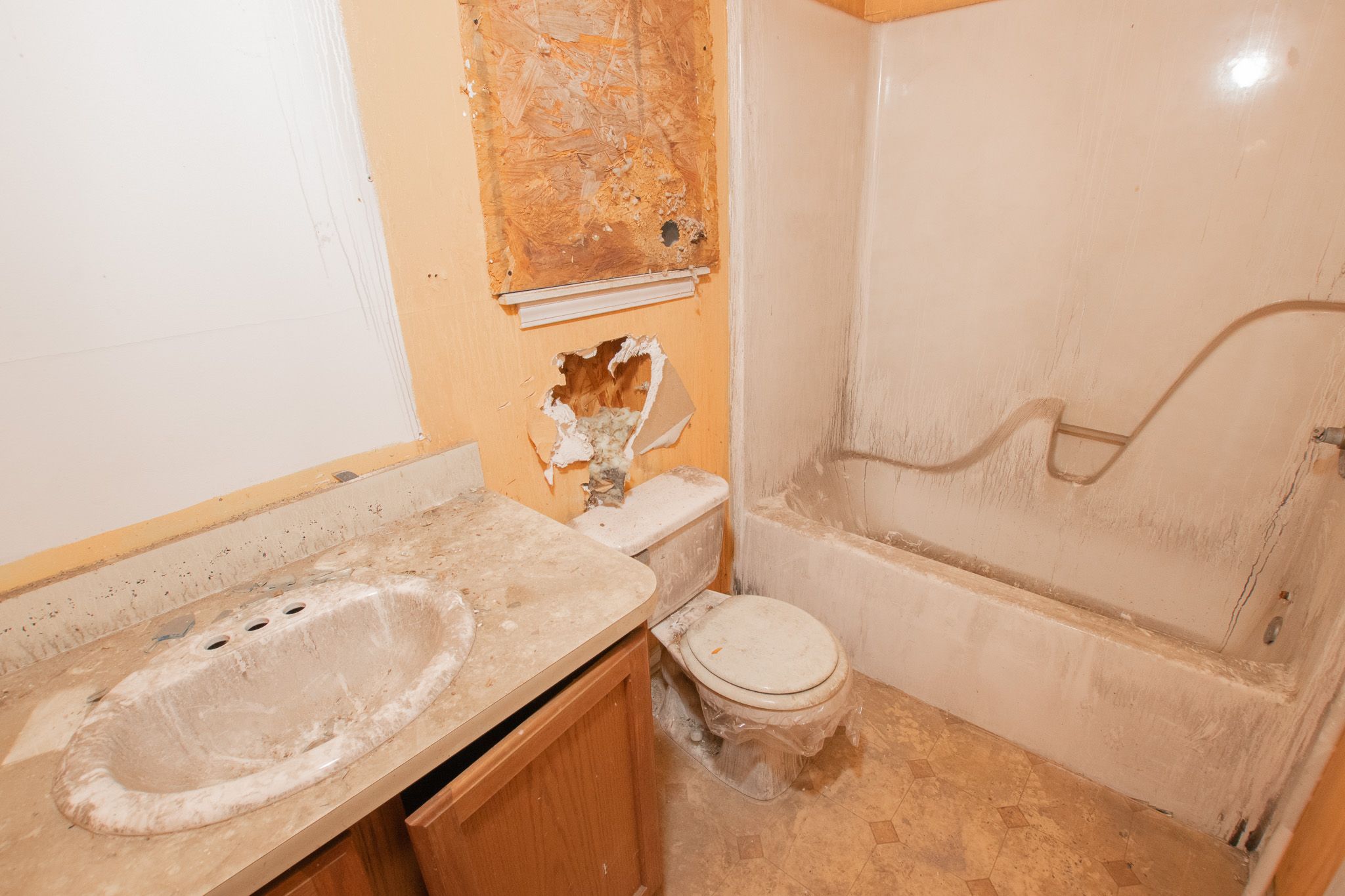 4244 LAKEPOINTE Street