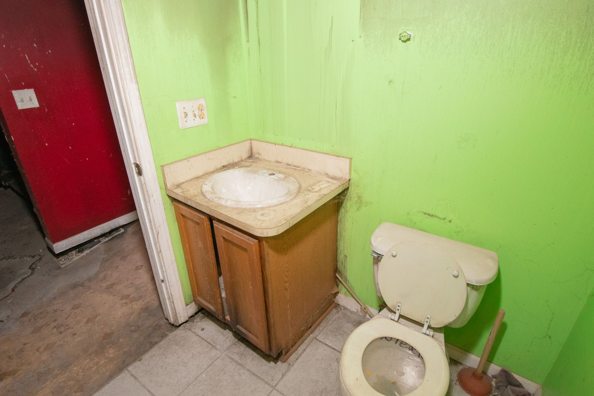 4244 LAKEPOINTE Street