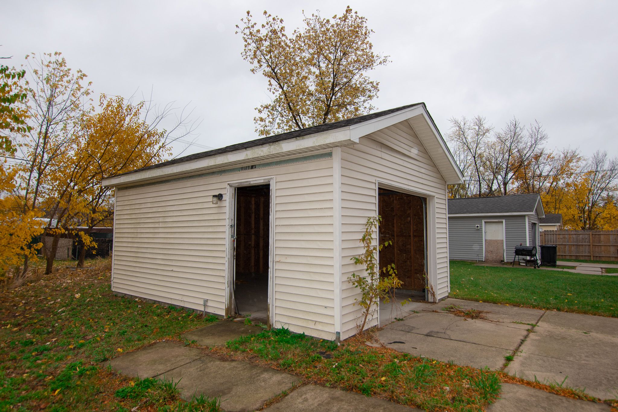 4244 LAKEPOINTE Street