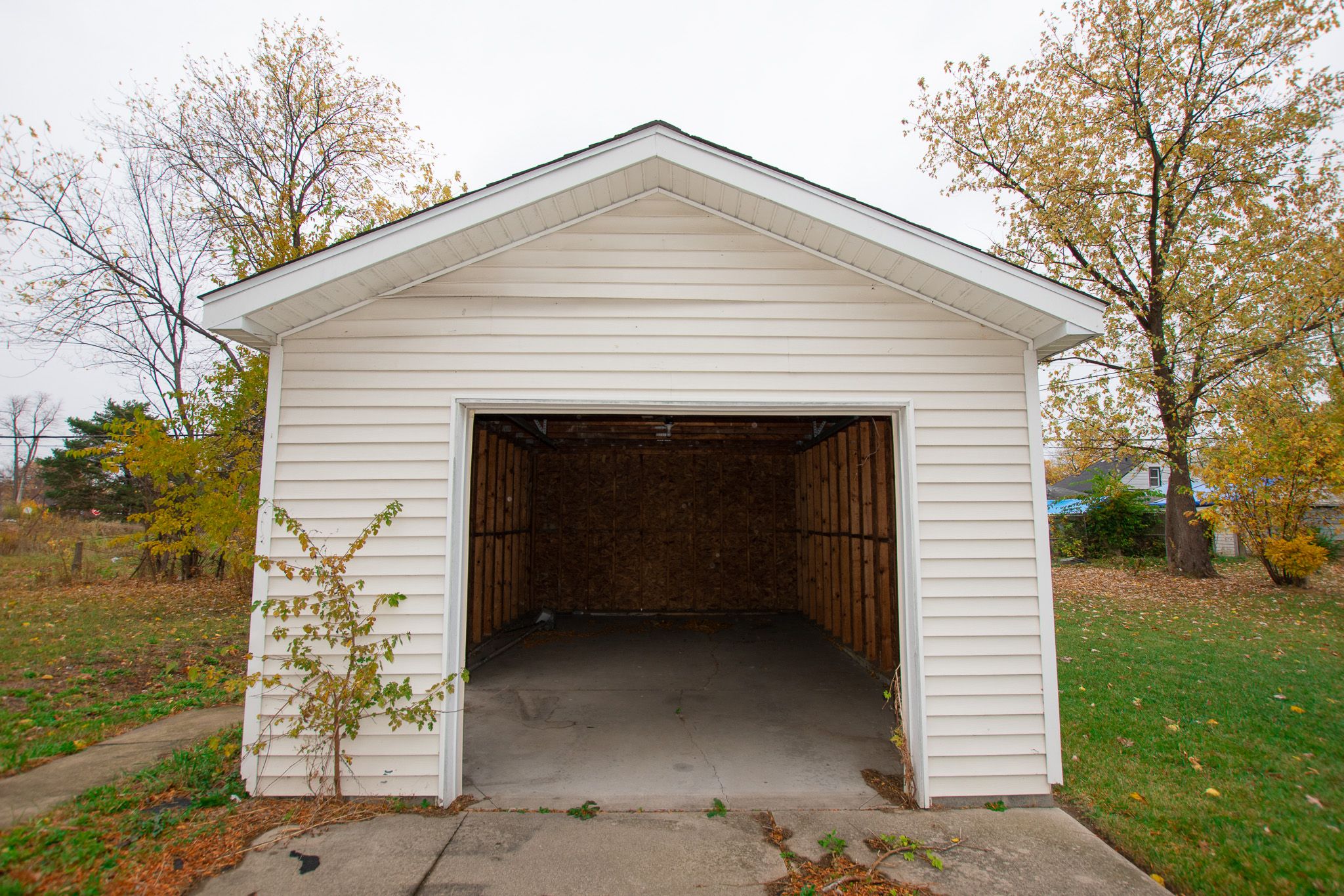 4244 LAKEPOINTE Street