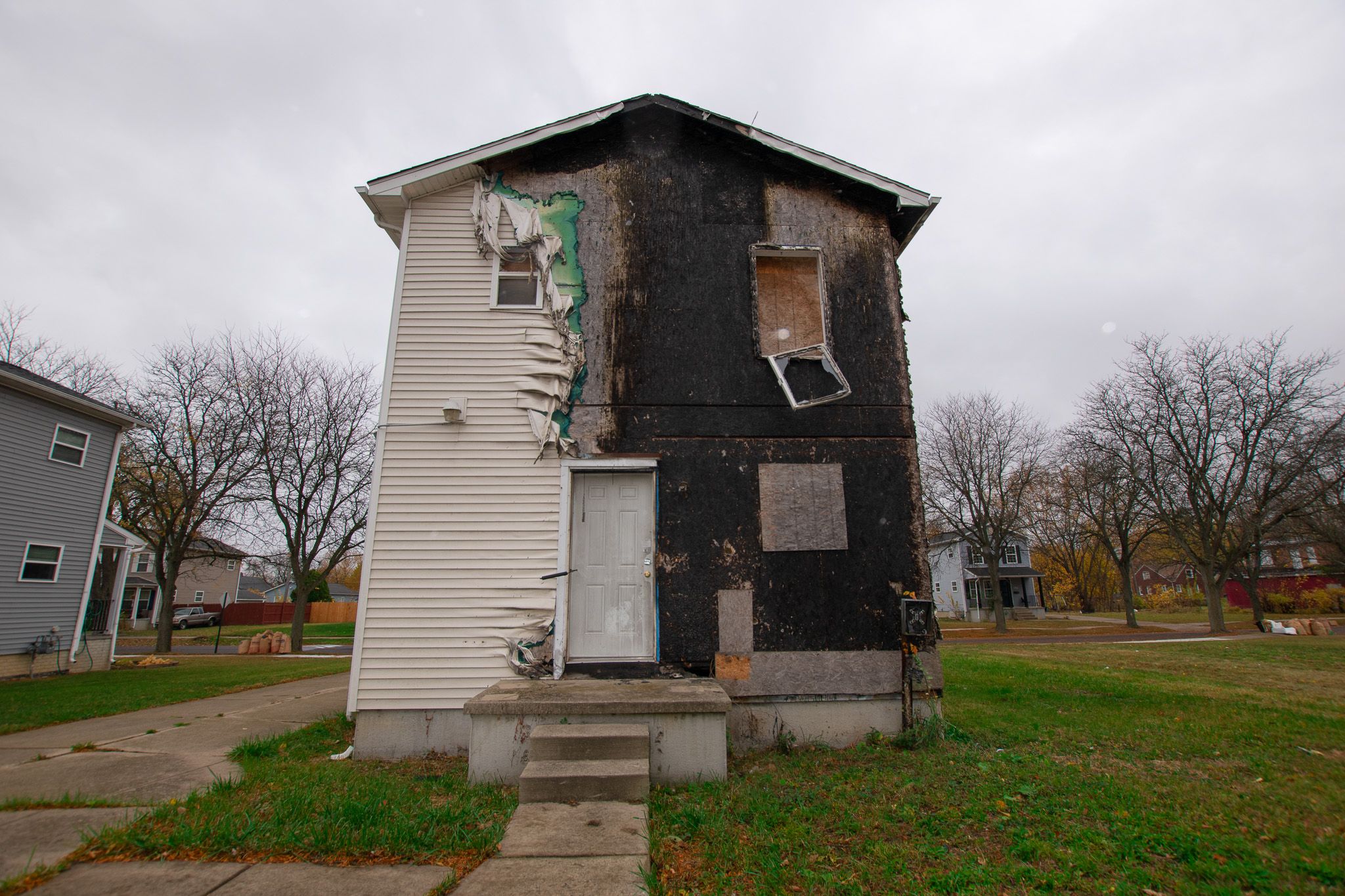 4244 LAKEPOINTE Street