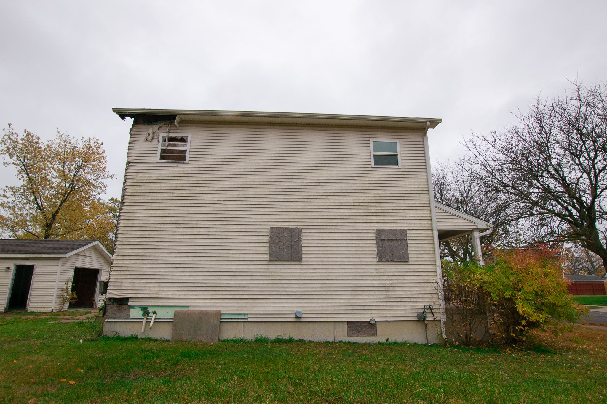 4244 LAKEPOINTE Street