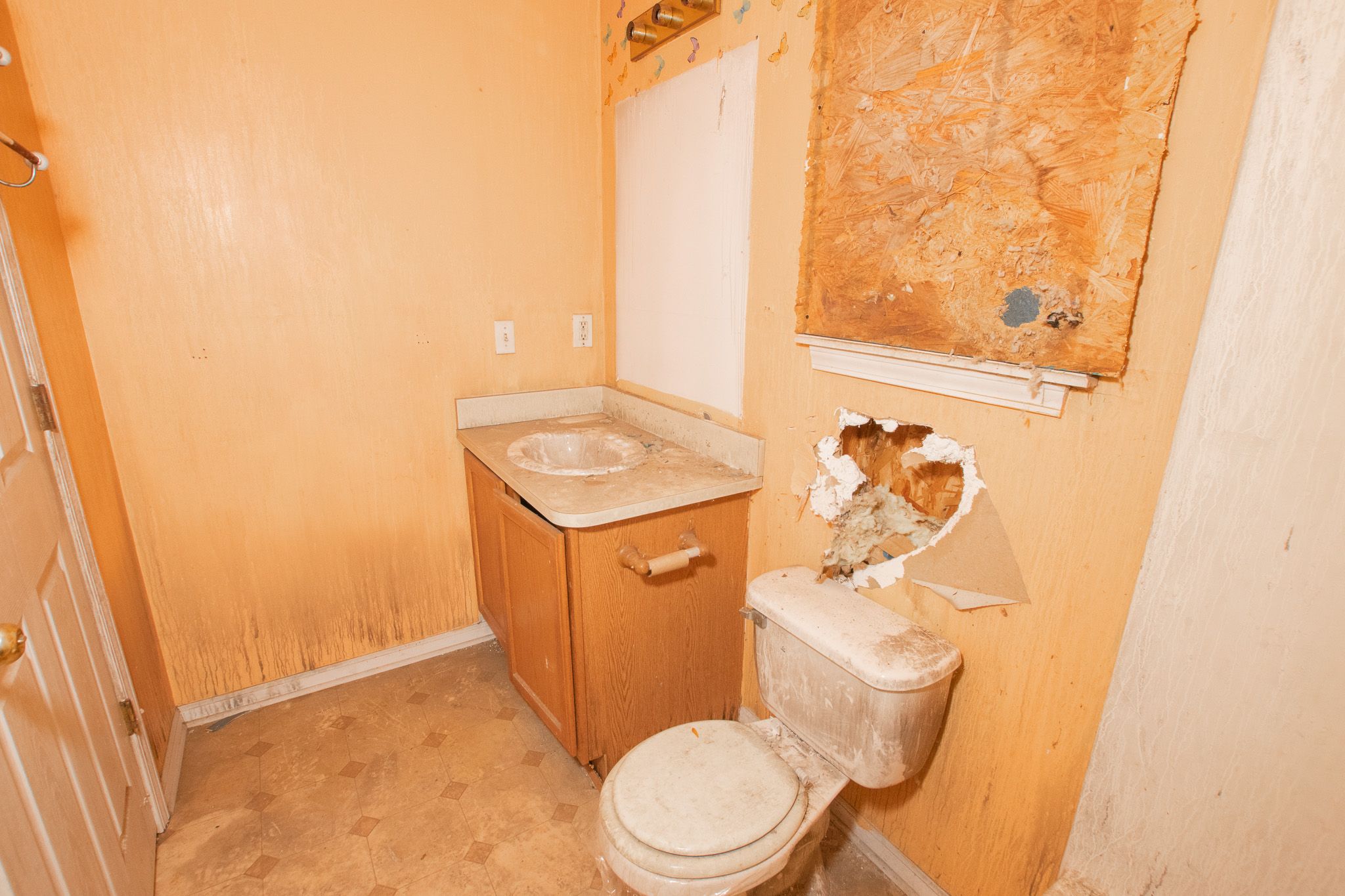 4244 LAKEPOINTE Street