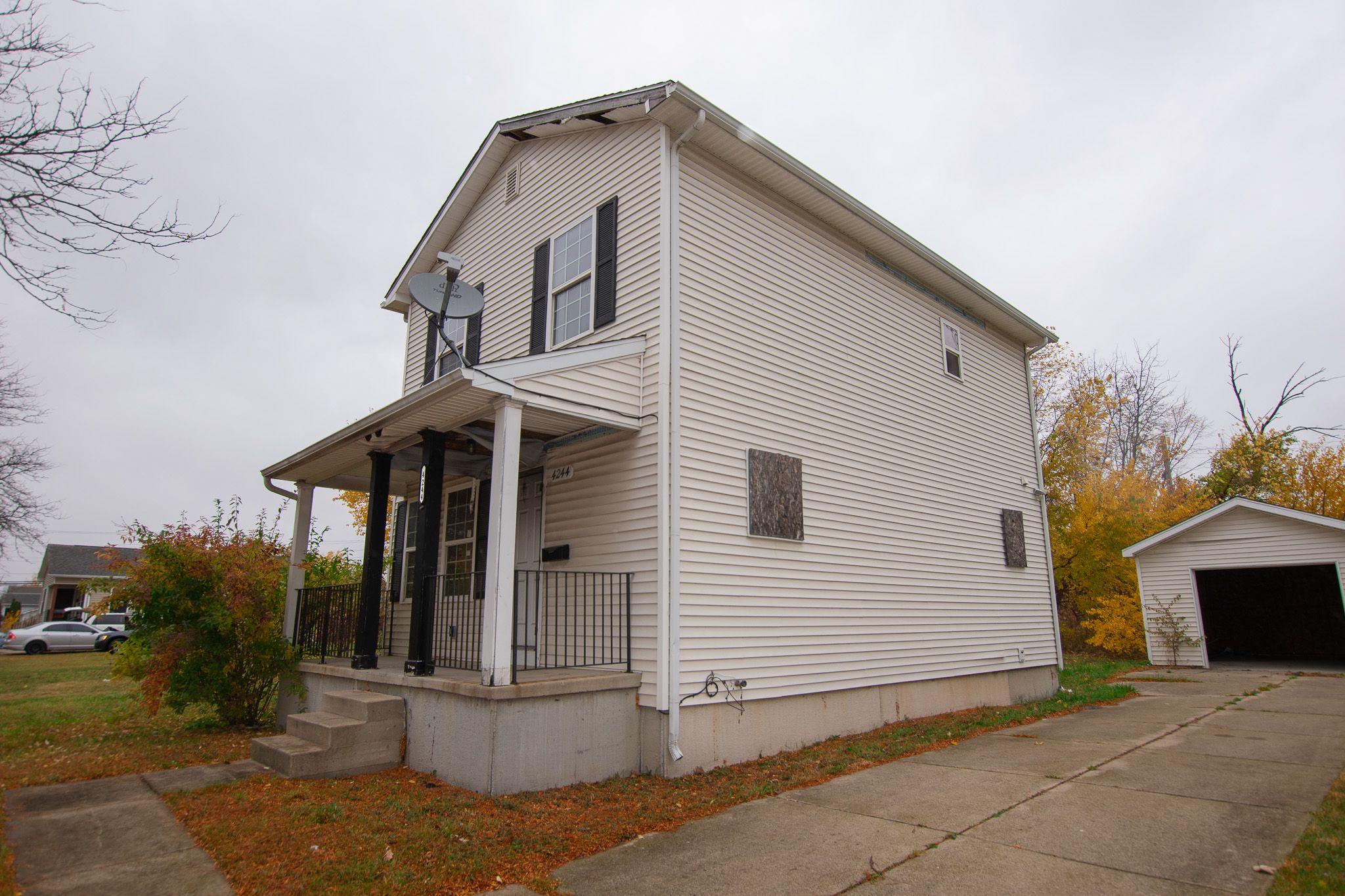 4244 LAKEPOINTE Street