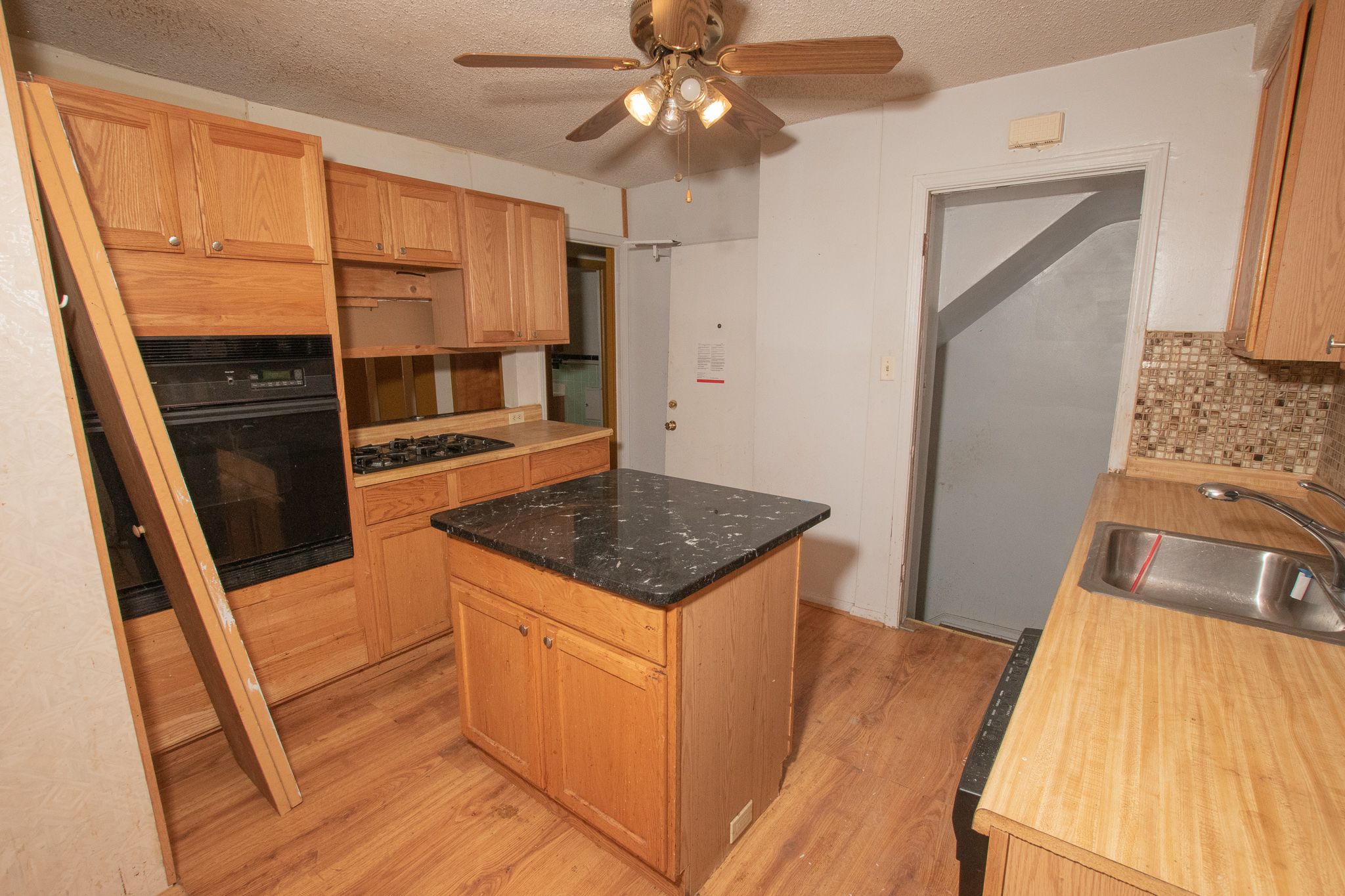 8852 MEMORIAL Avenue