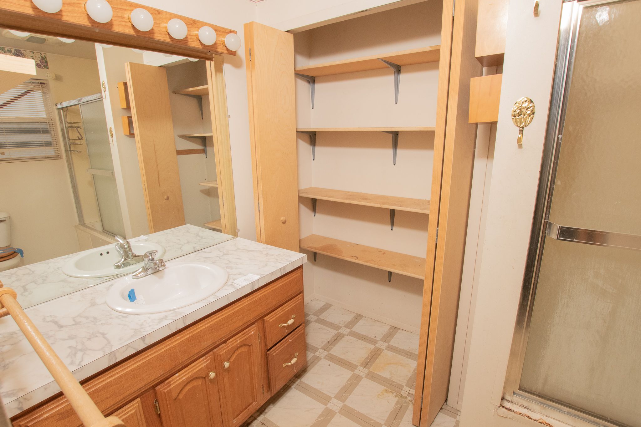 8852 MEMORIAL Avenue