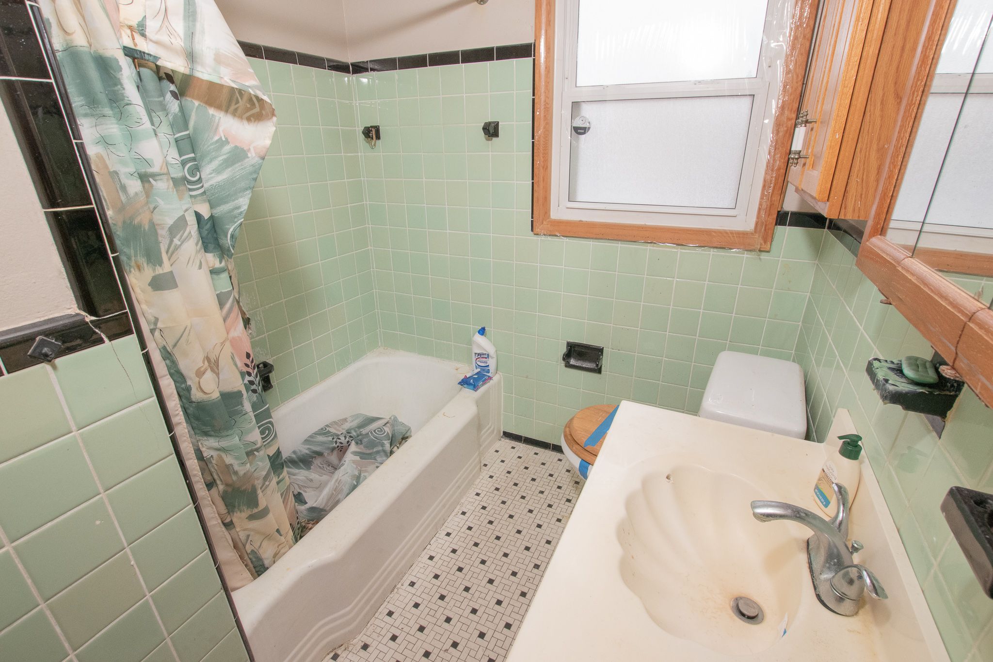 8852 MEMORIAL Avenue