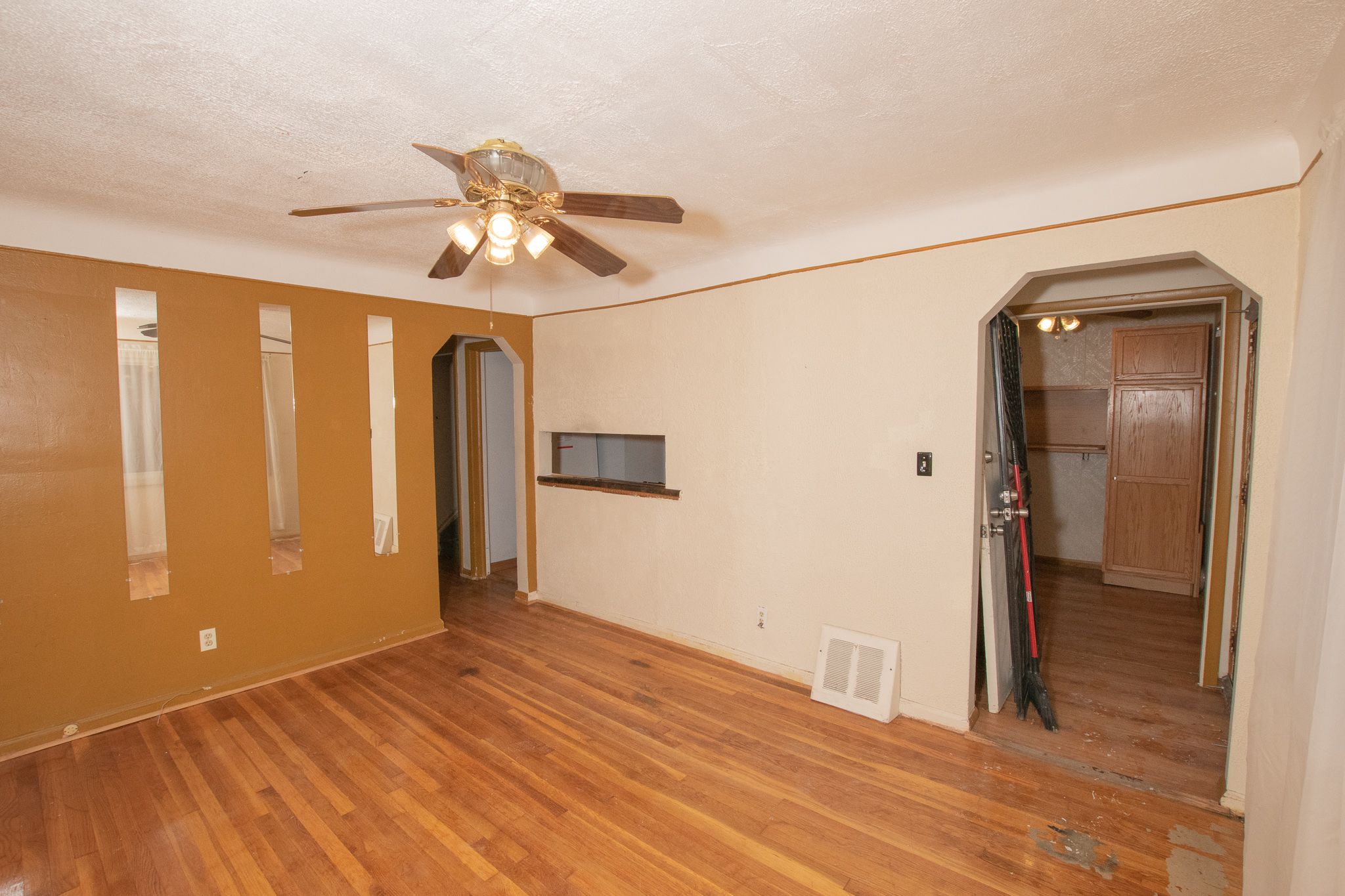 8852 MEMORIAL Avenue