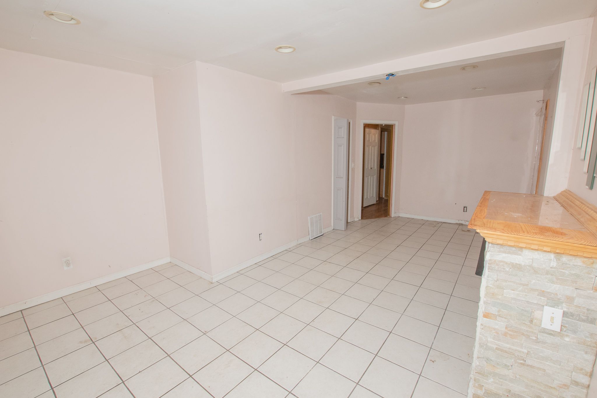 8852 MEMORIAL Avenue