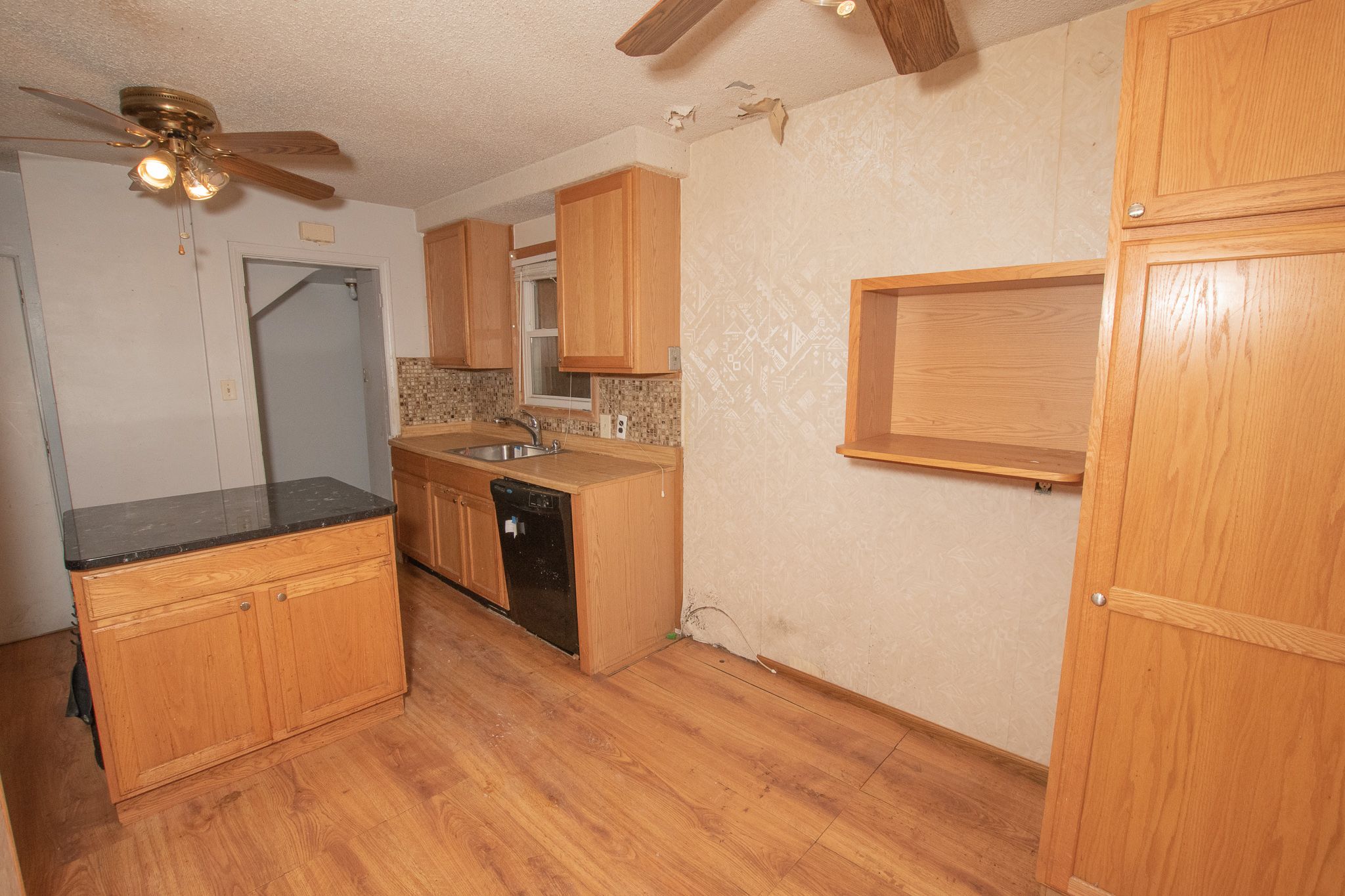 8852 MEMORIAL Avenue