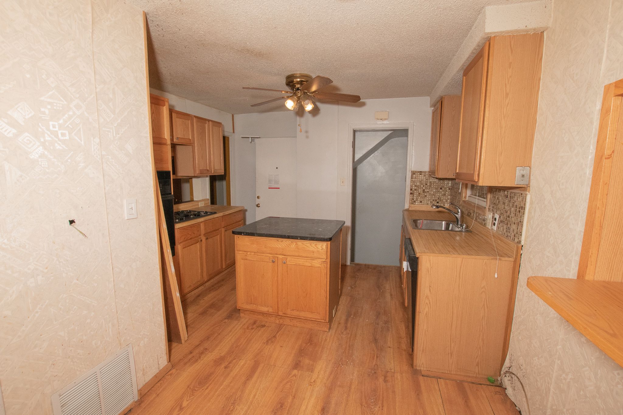 8852 MEMORIAL Avenue