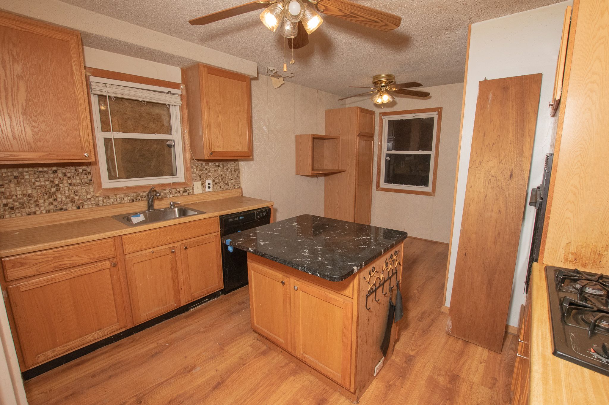 8852 MEMORIAL Avenue