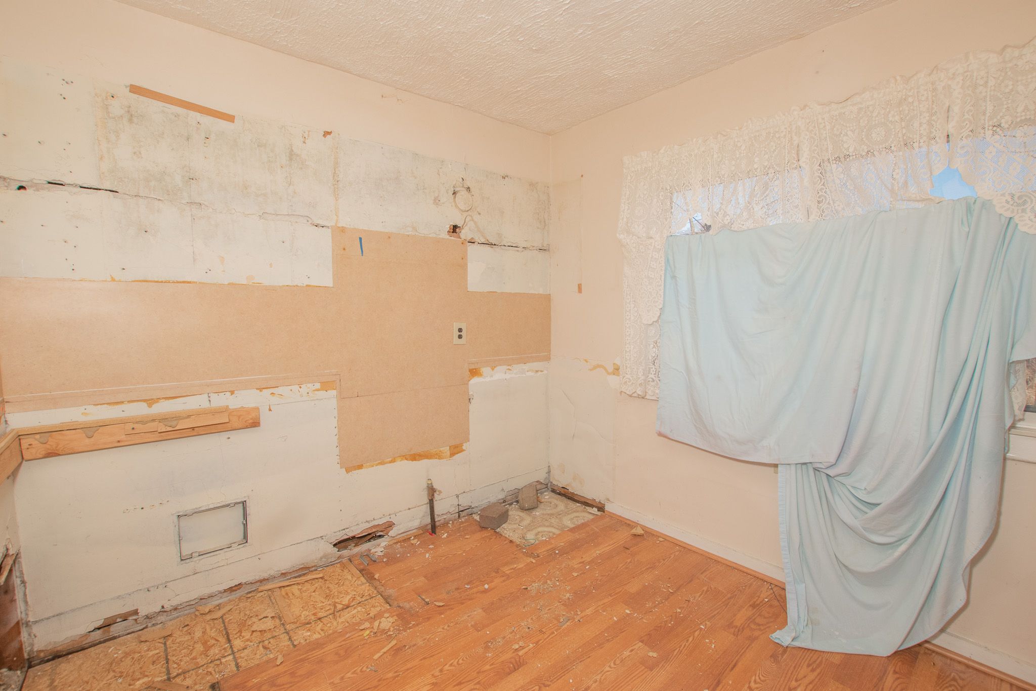 13918 INDIANA Street