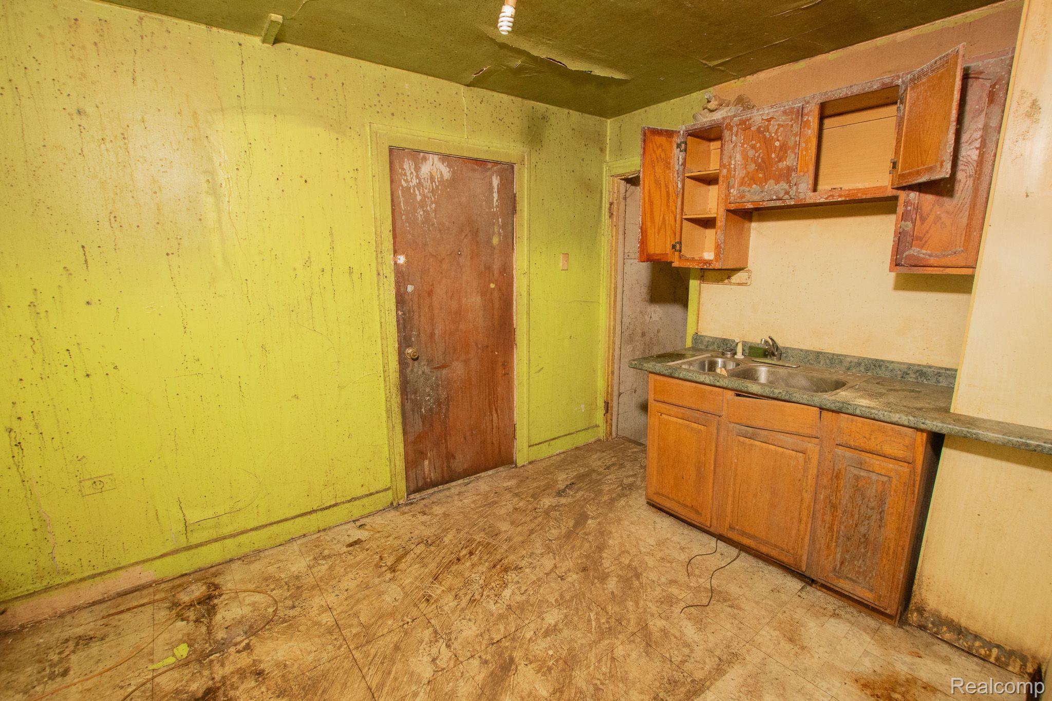 18079 CARDONI Street