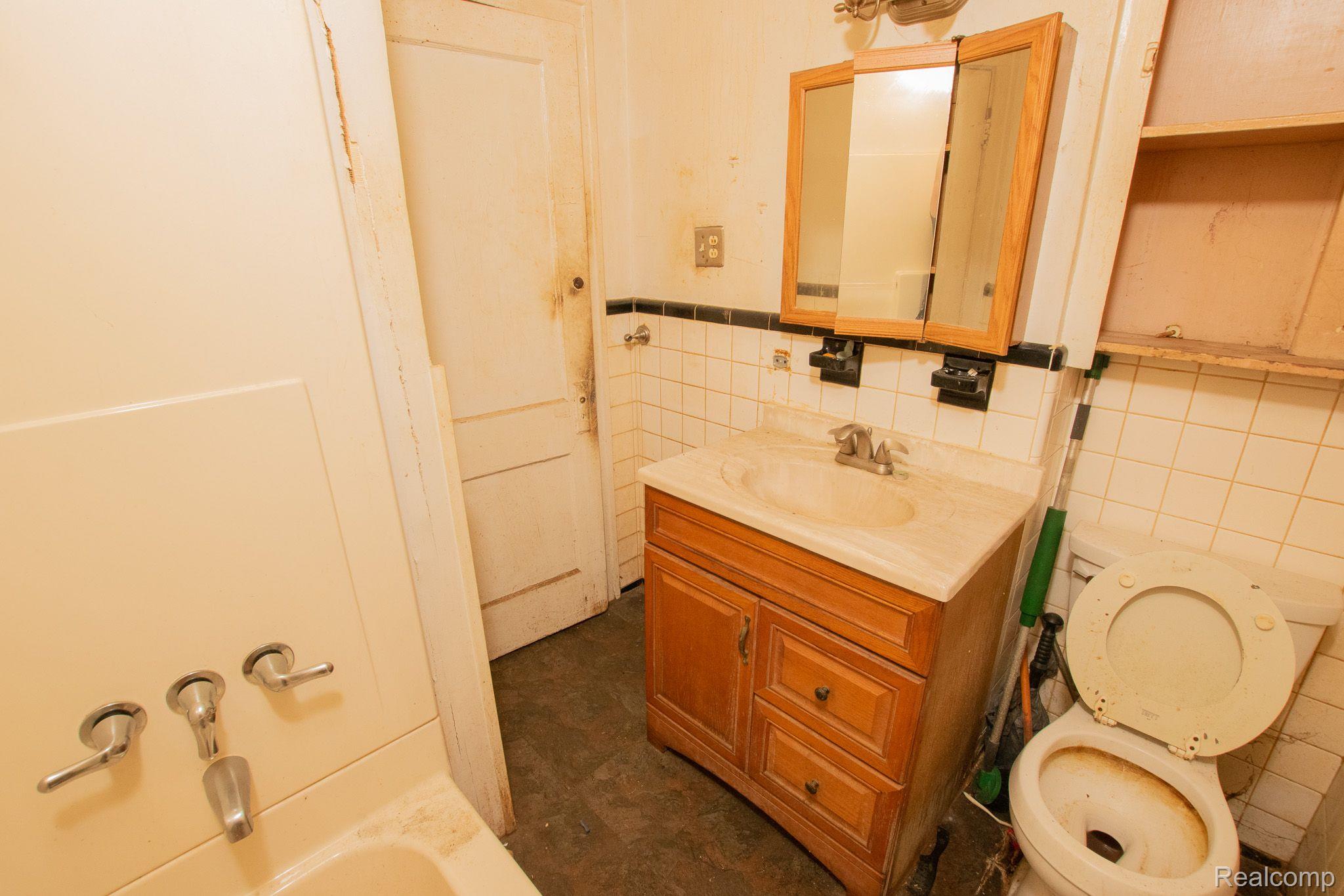 18079 CARDONI Street