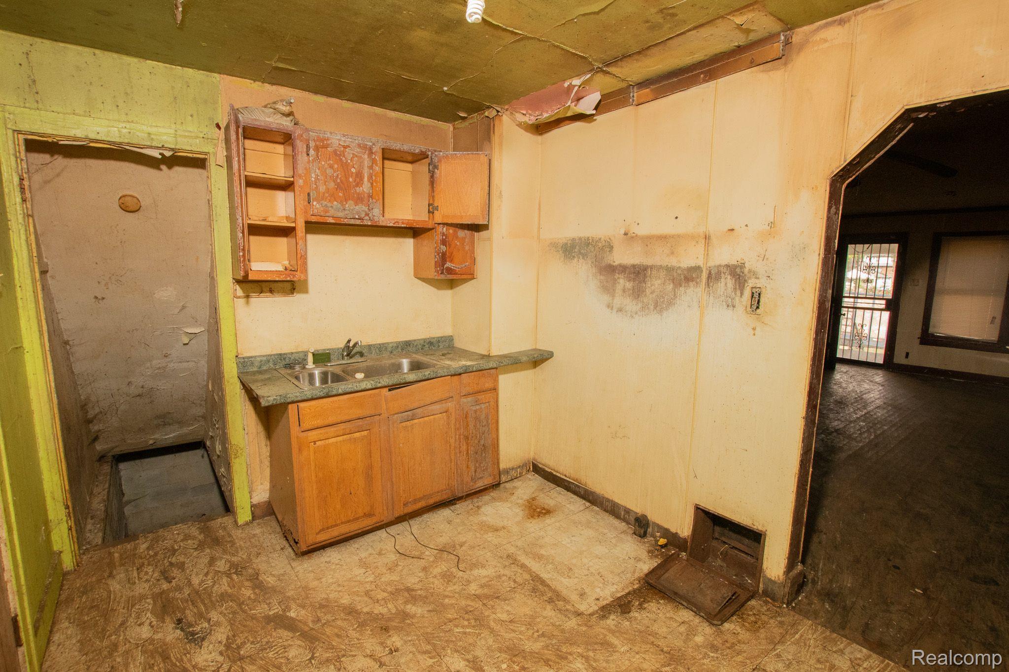 18079 CARDONI Street