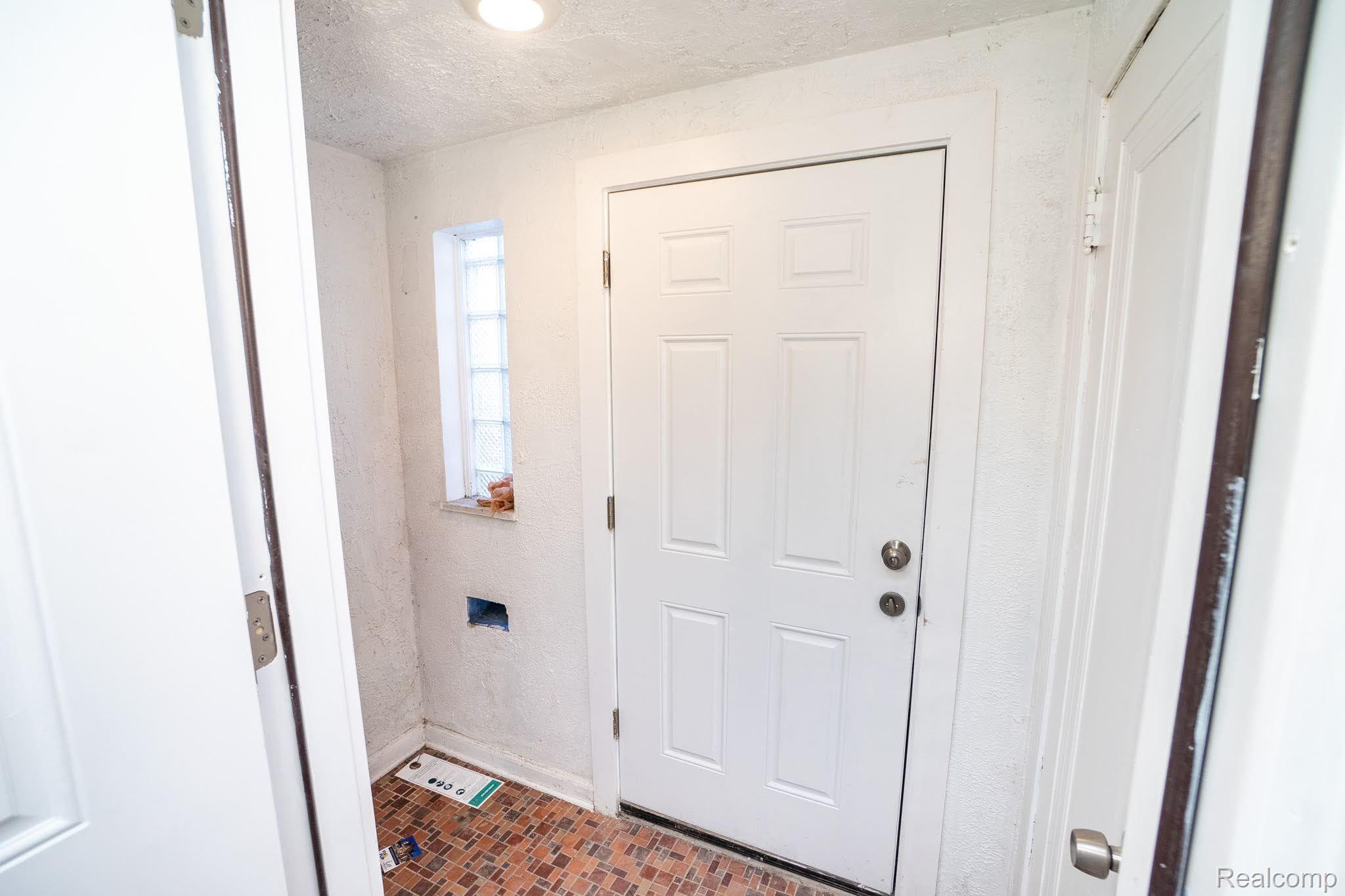 10111 ROXBURY Street