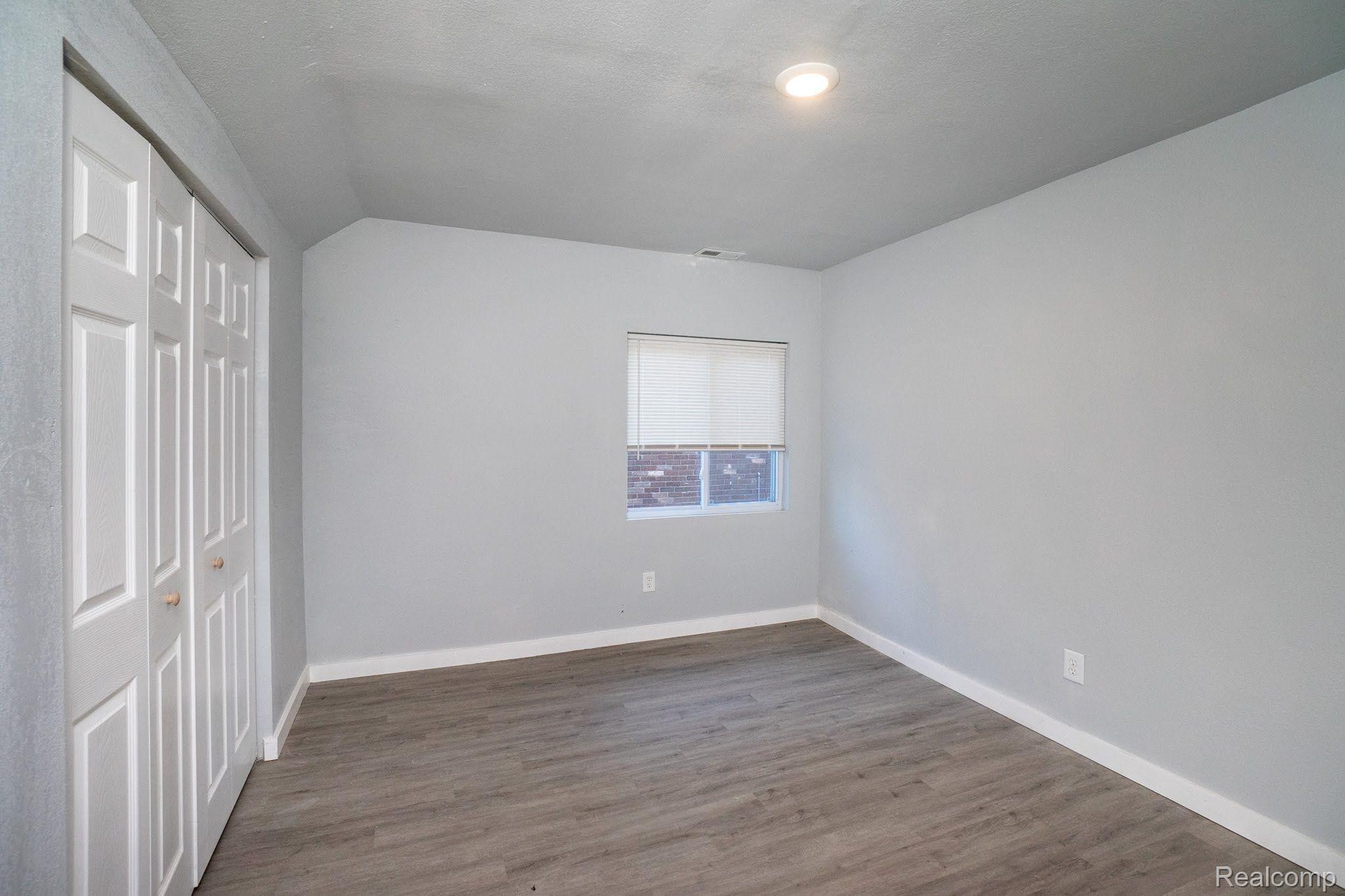 10111 ROXBURY Street