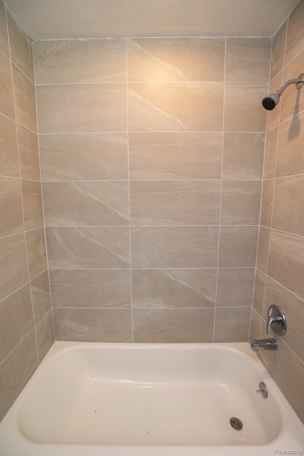 10111 ROXBURY Street