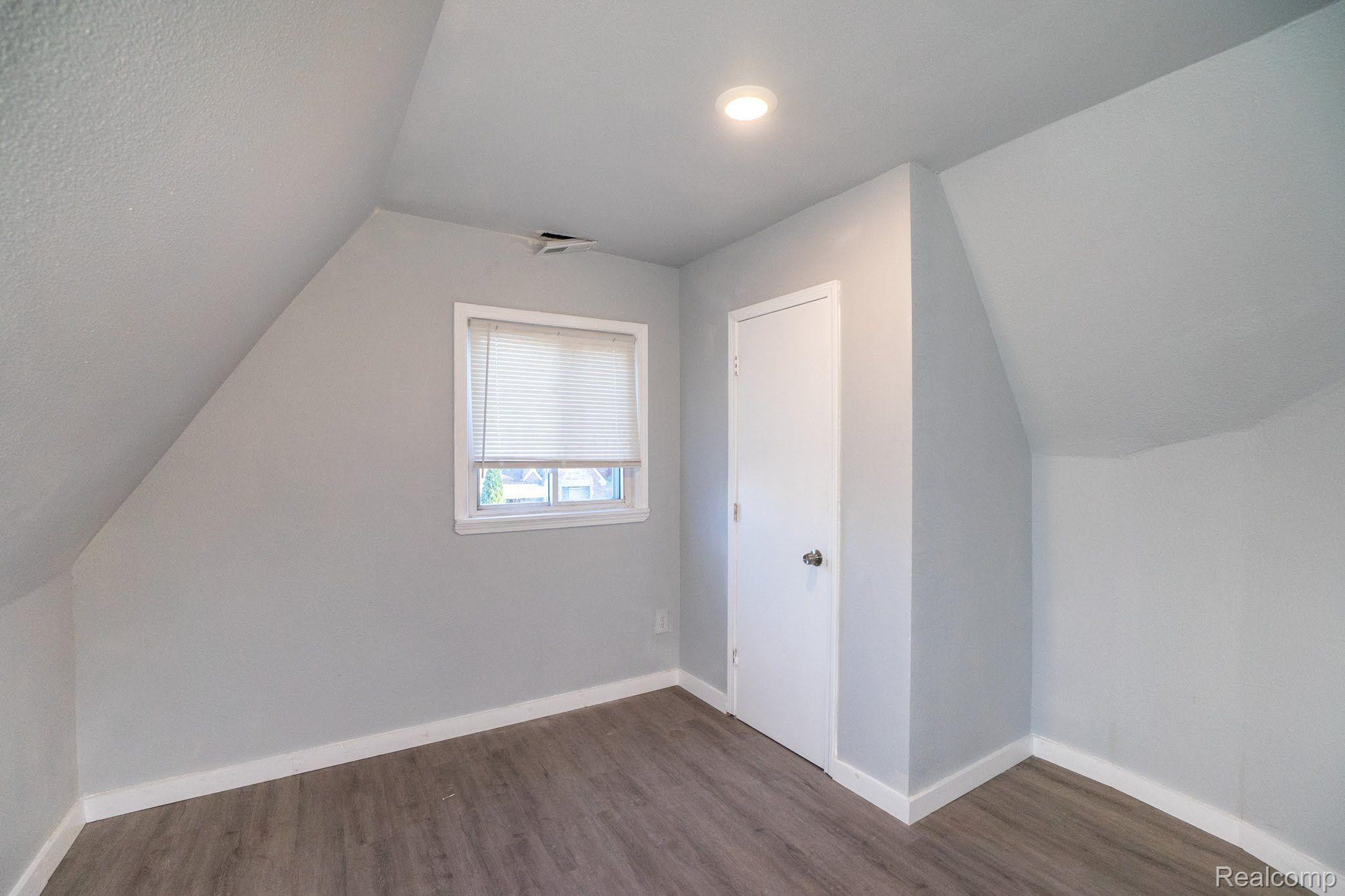 10111 ROXBURY Street