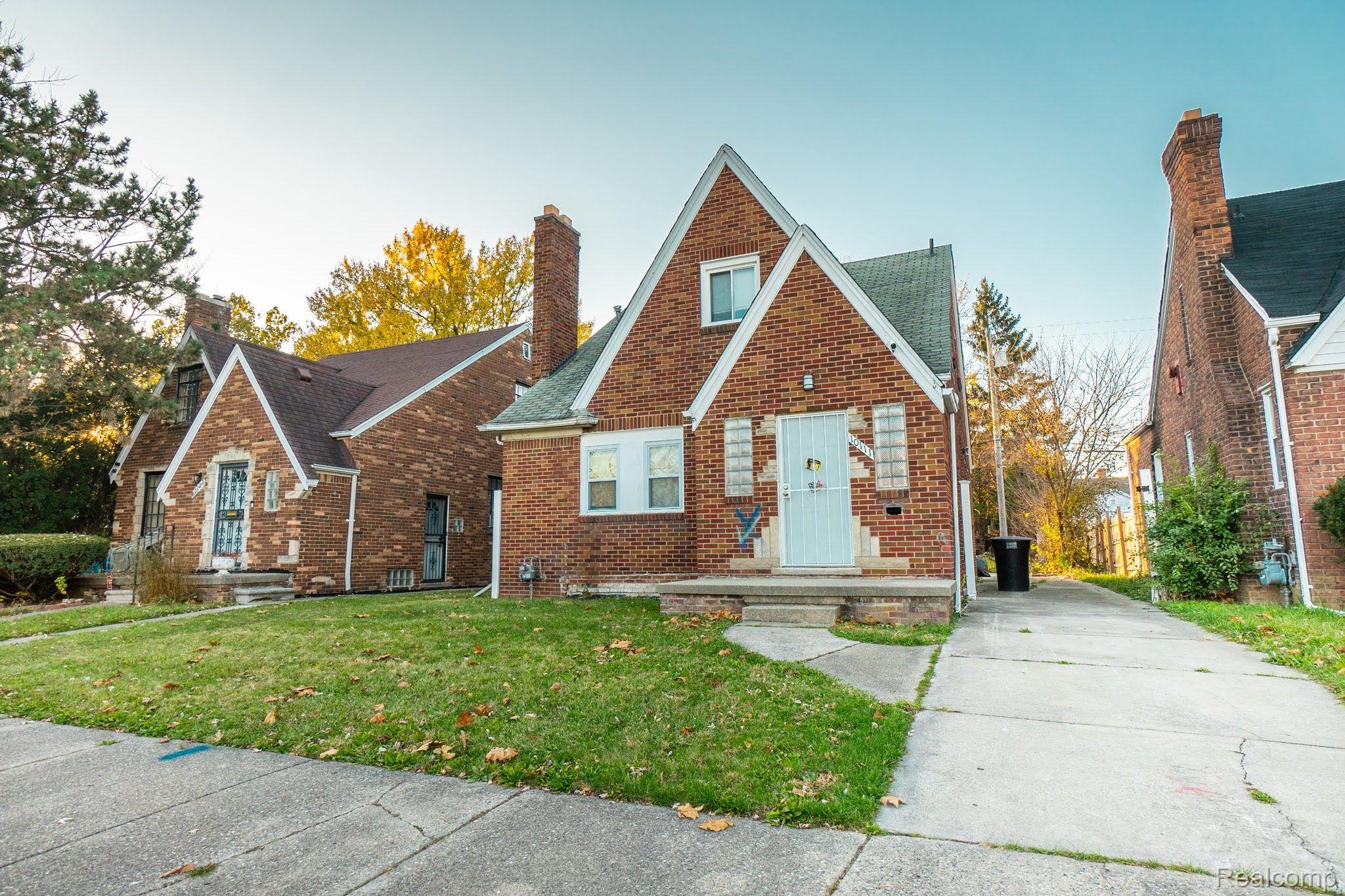 10111 ROXBURY Street