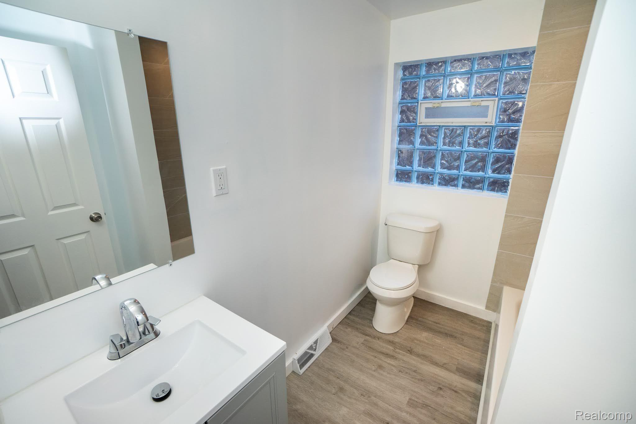 10111 ROXBURY Street