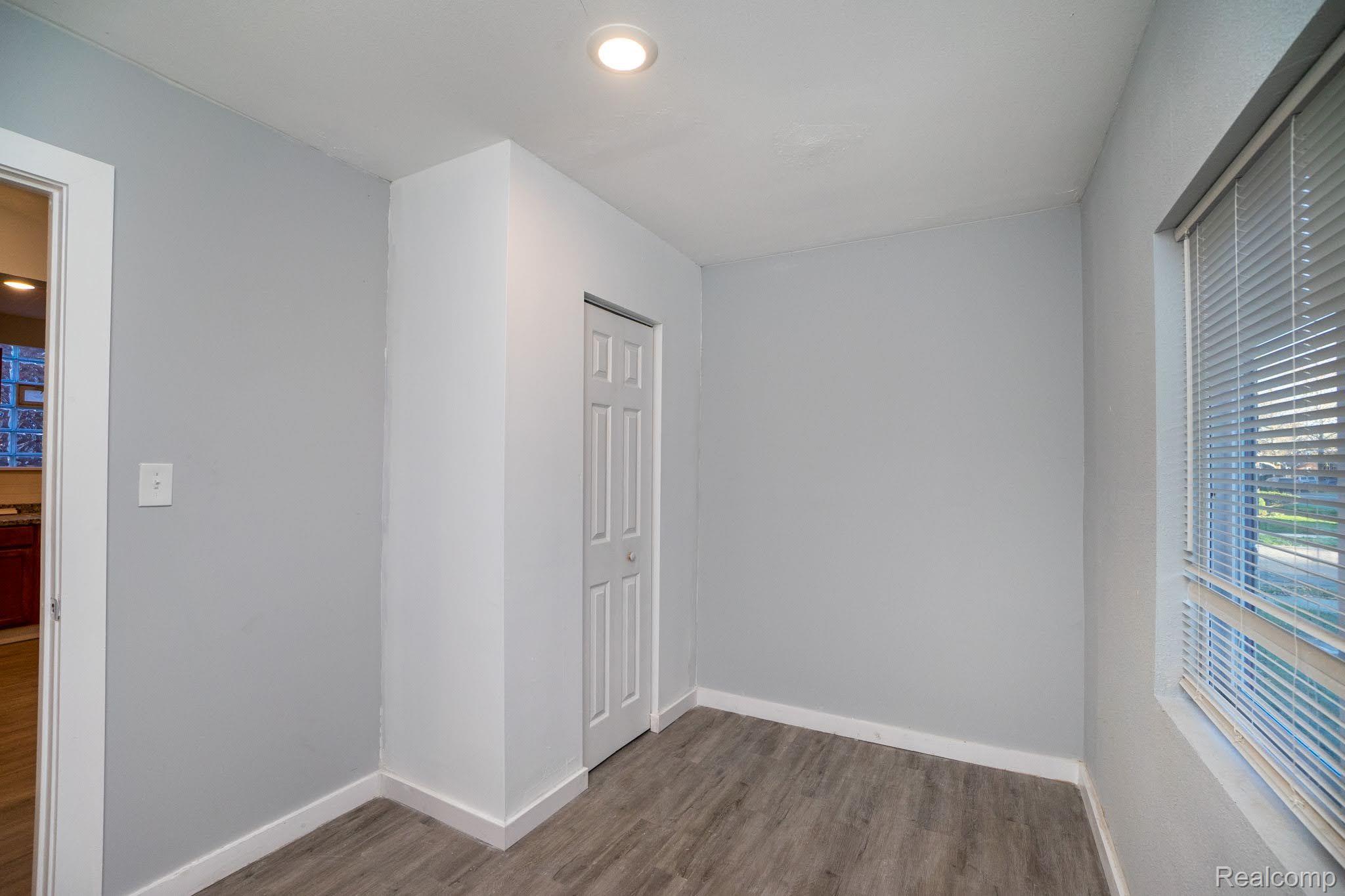 10111 ROXBURY Street