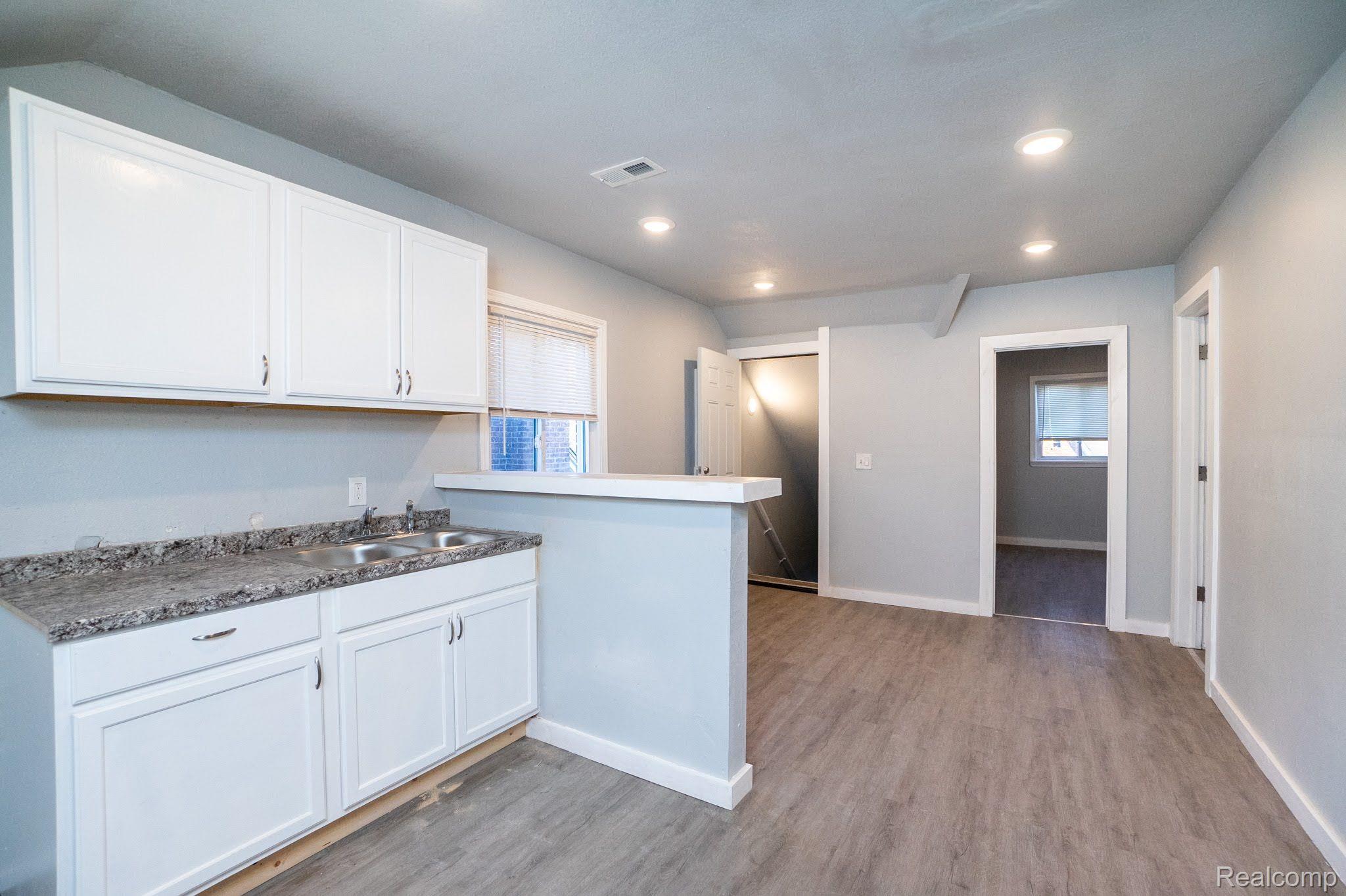 10111 ROXBURY Street