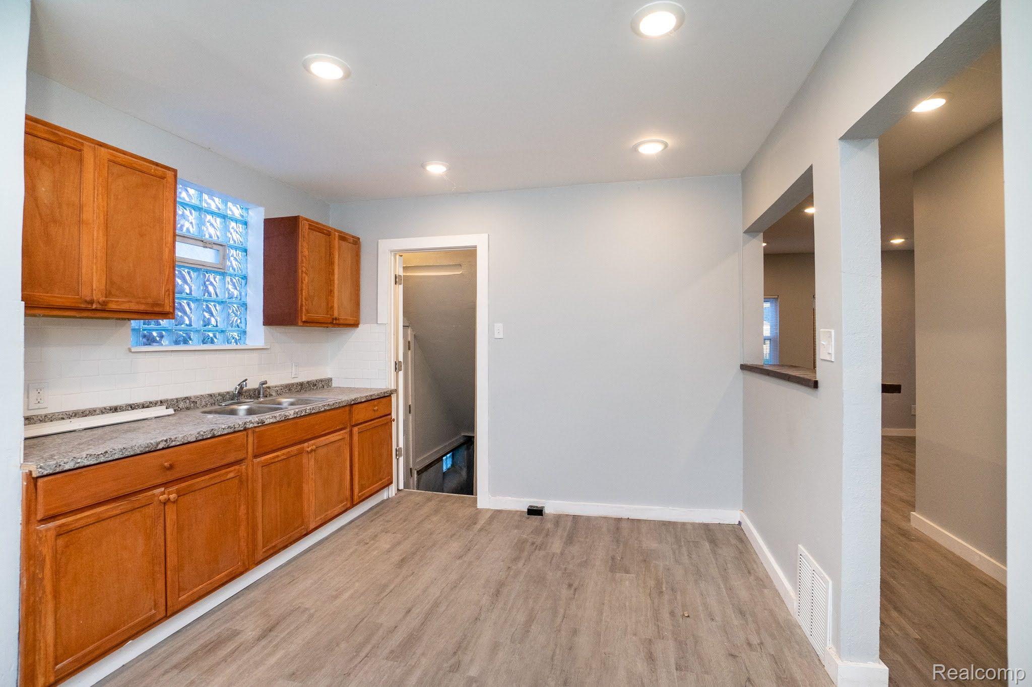 10111 ROXBURY Street