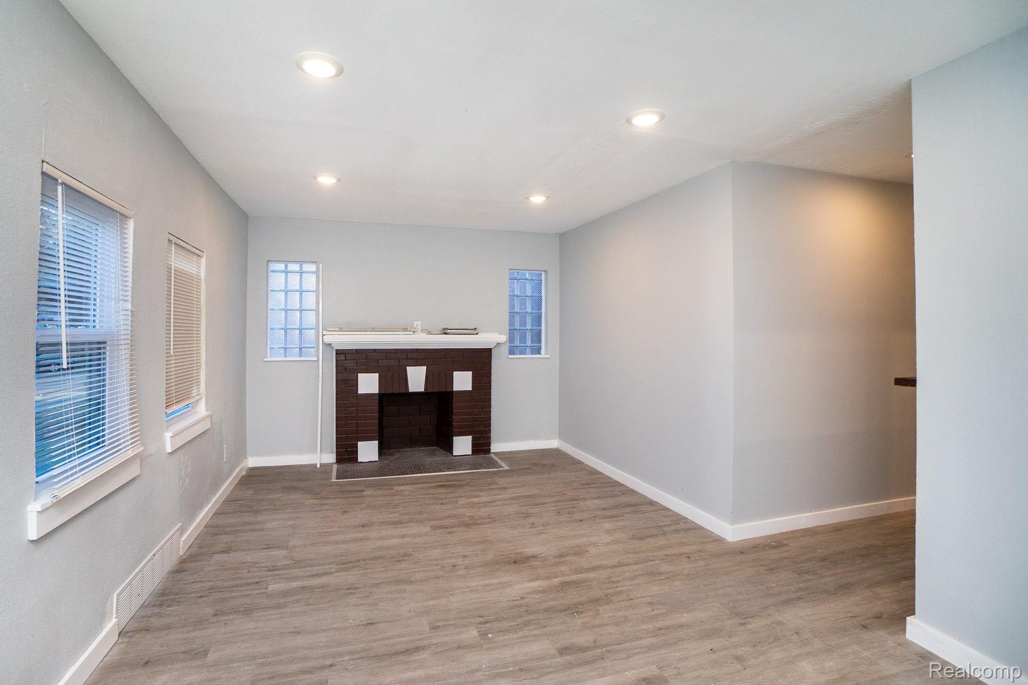 10111 ROXBURY Street