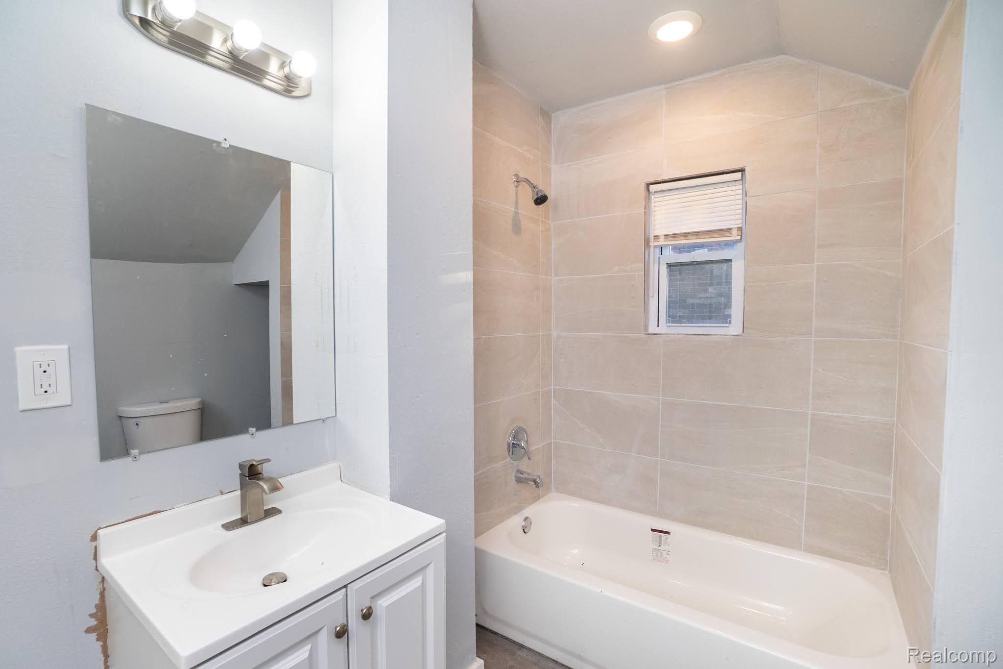 10111 ROXBURY Street