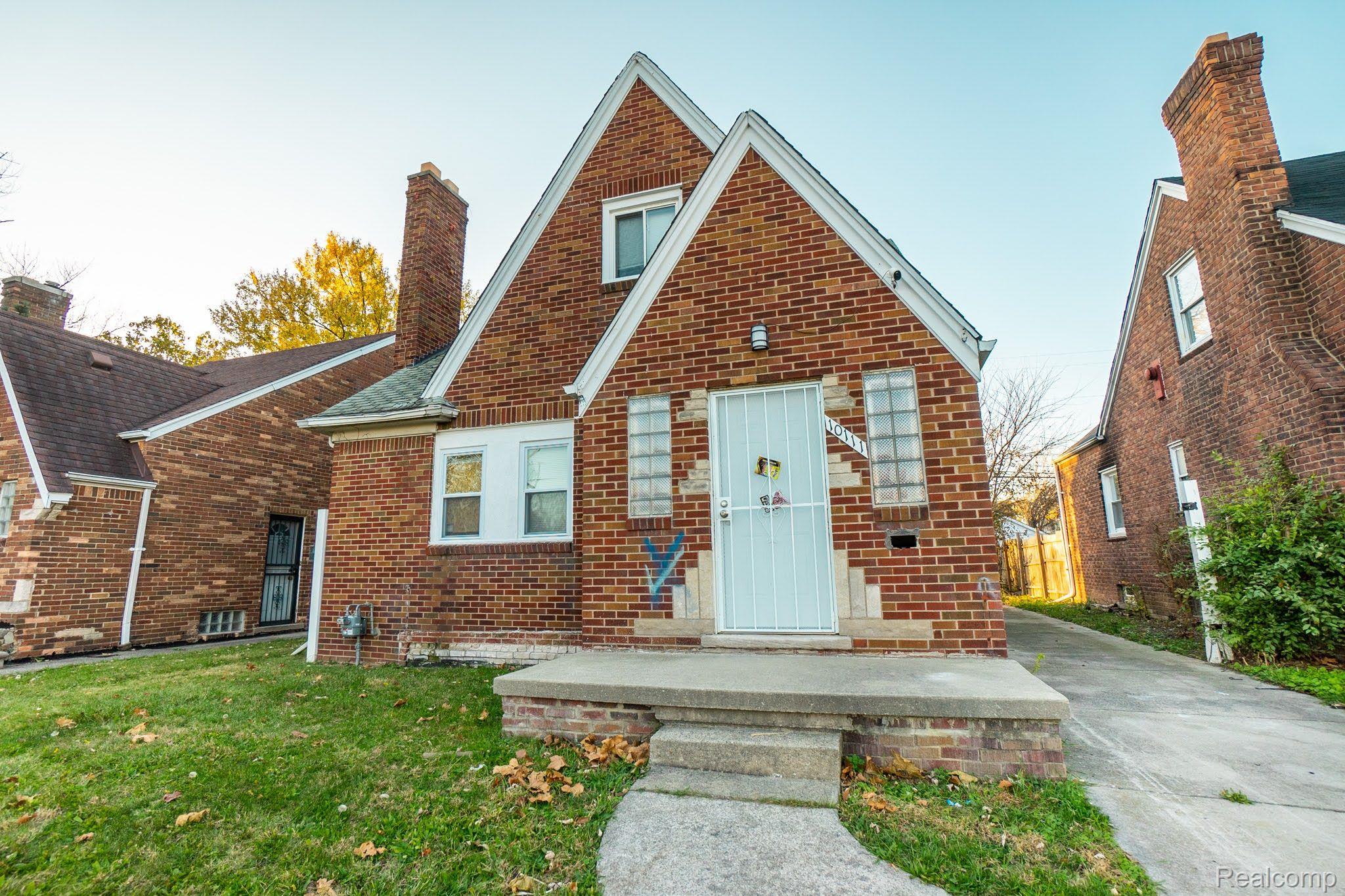 10111 ROXBURY Street