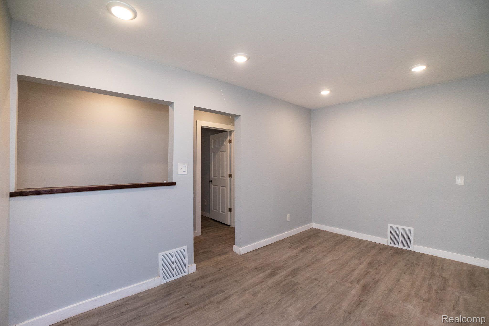 10111 ROXBURY Street