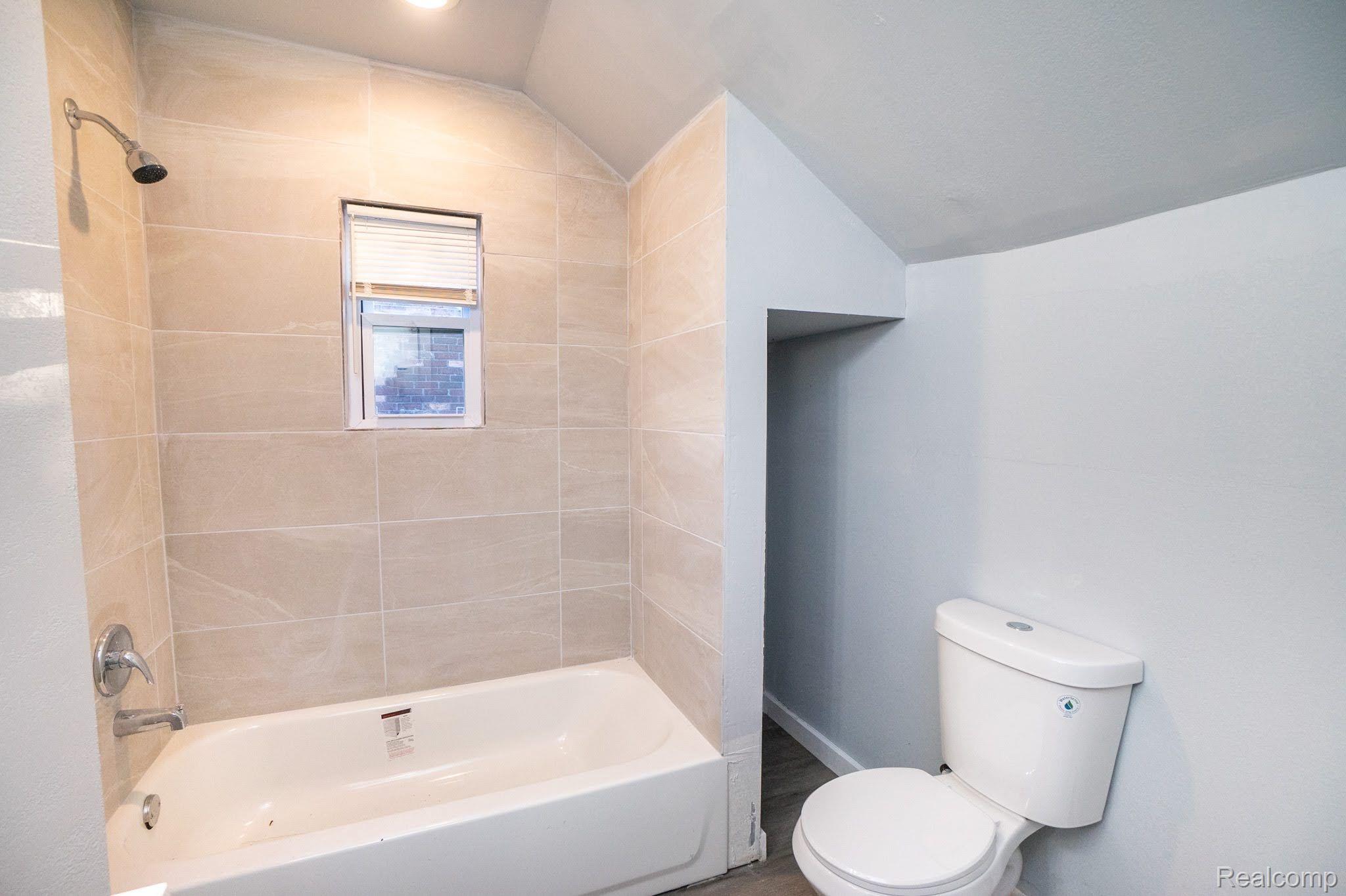 10111 ROXBURY Street