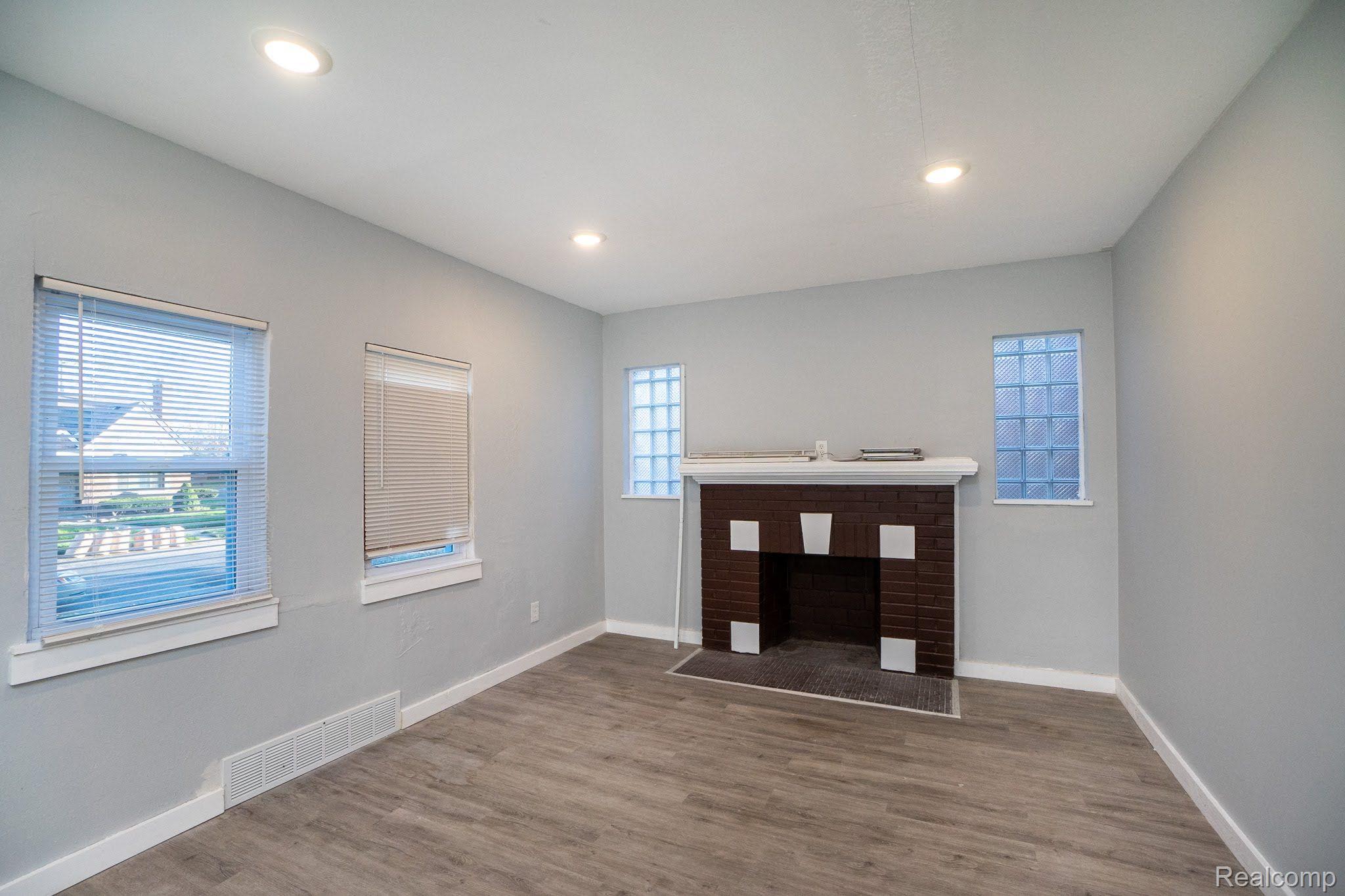 10111 ROXBURY Street