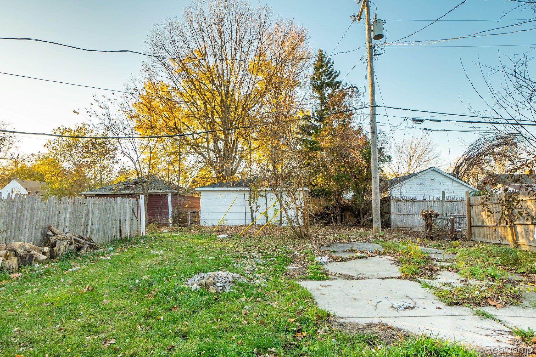 10111 ROXBURY Street