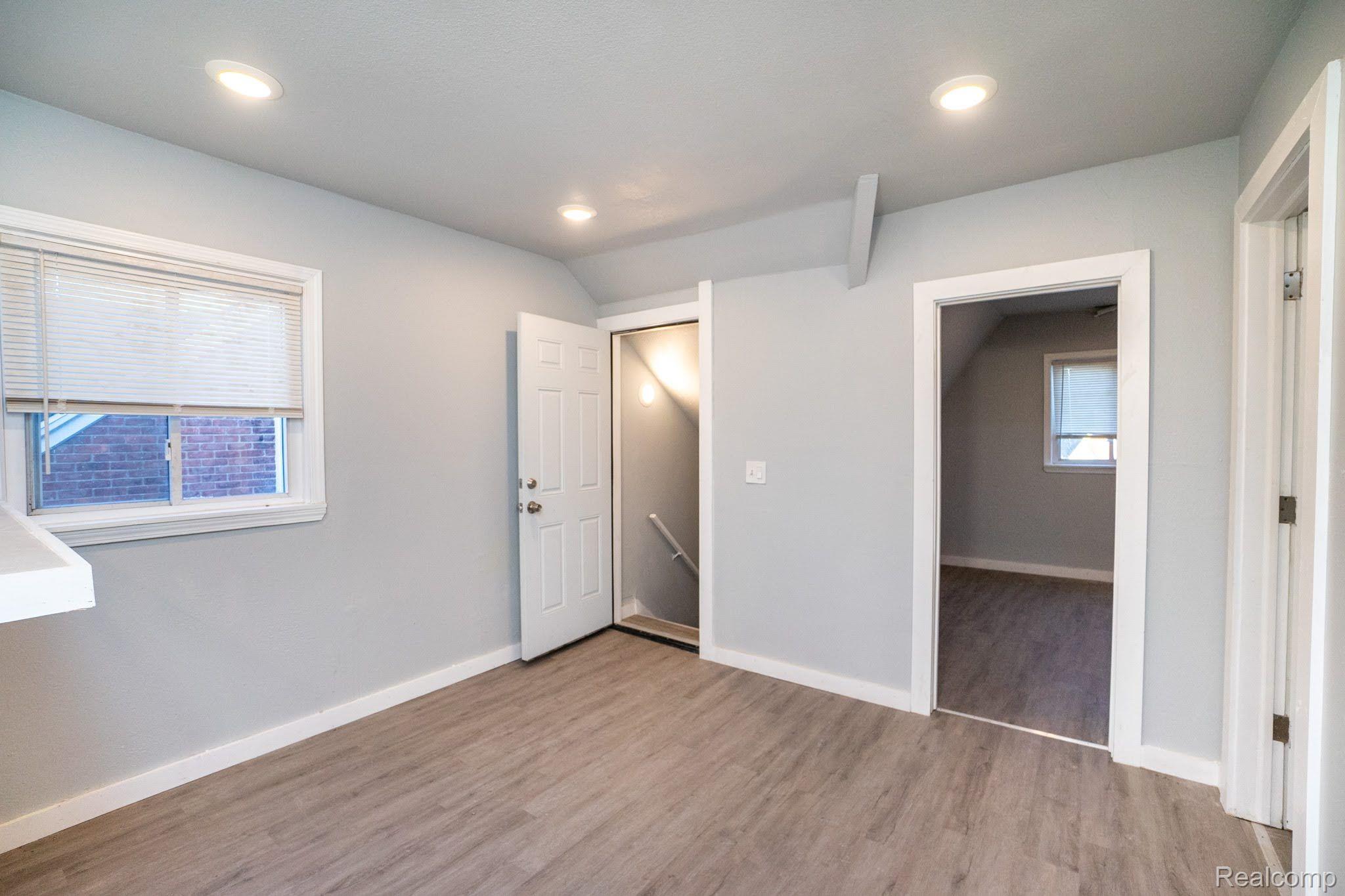 10111 ROXBURY Street