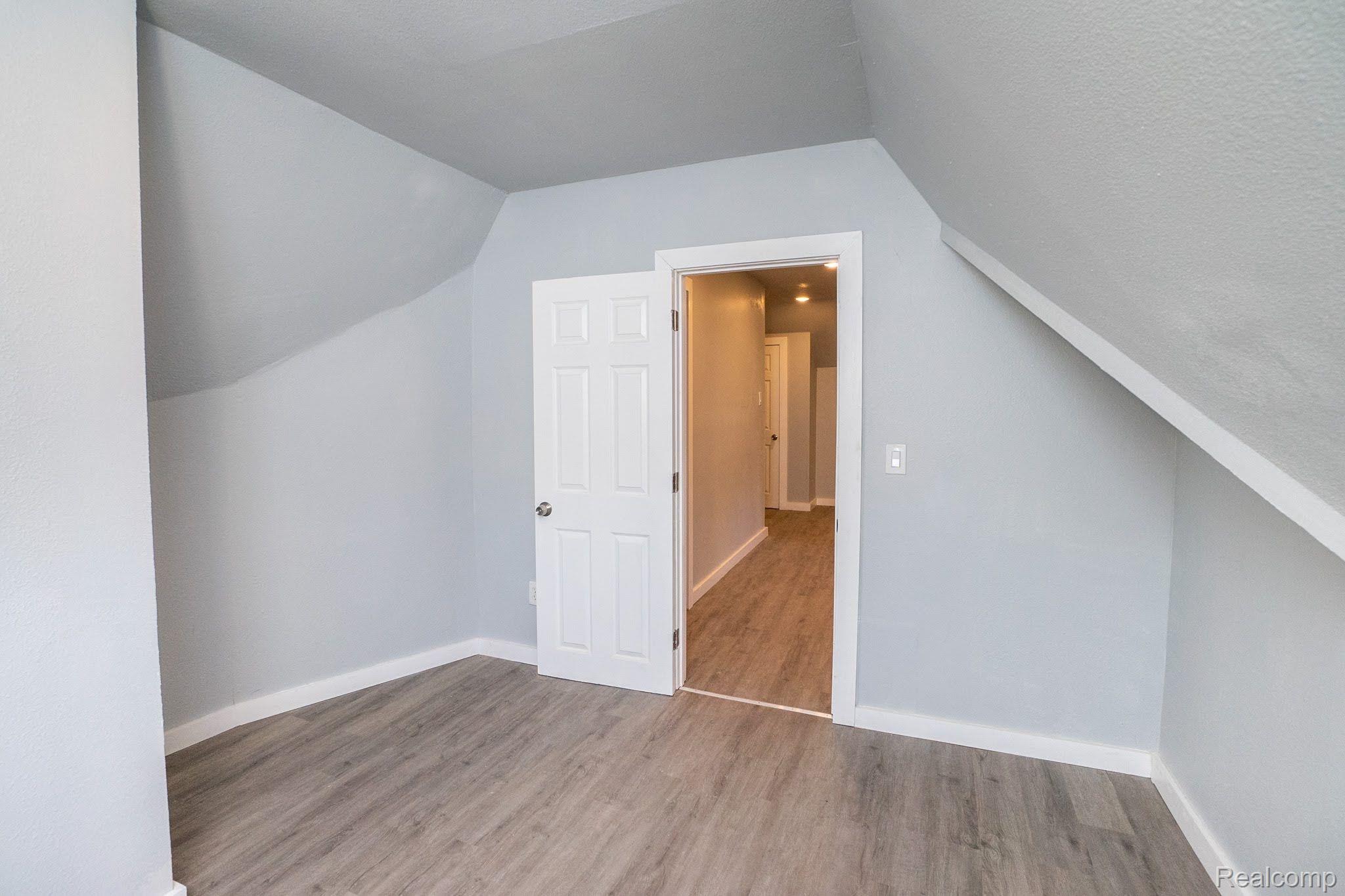 10111 ROXBURY Street