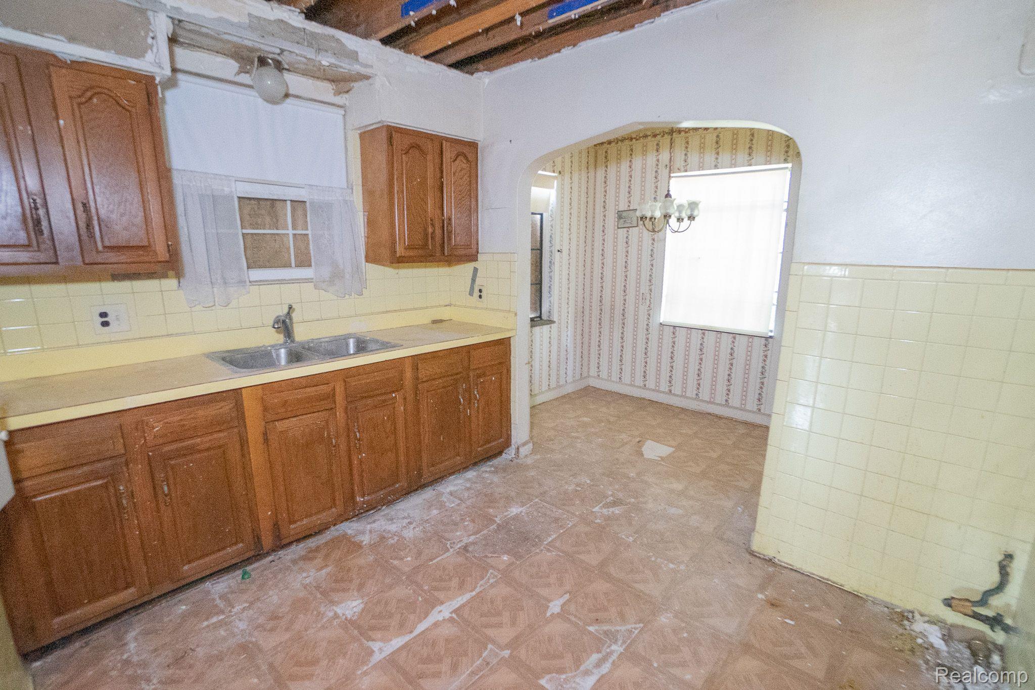 18118 SORRENTO Street