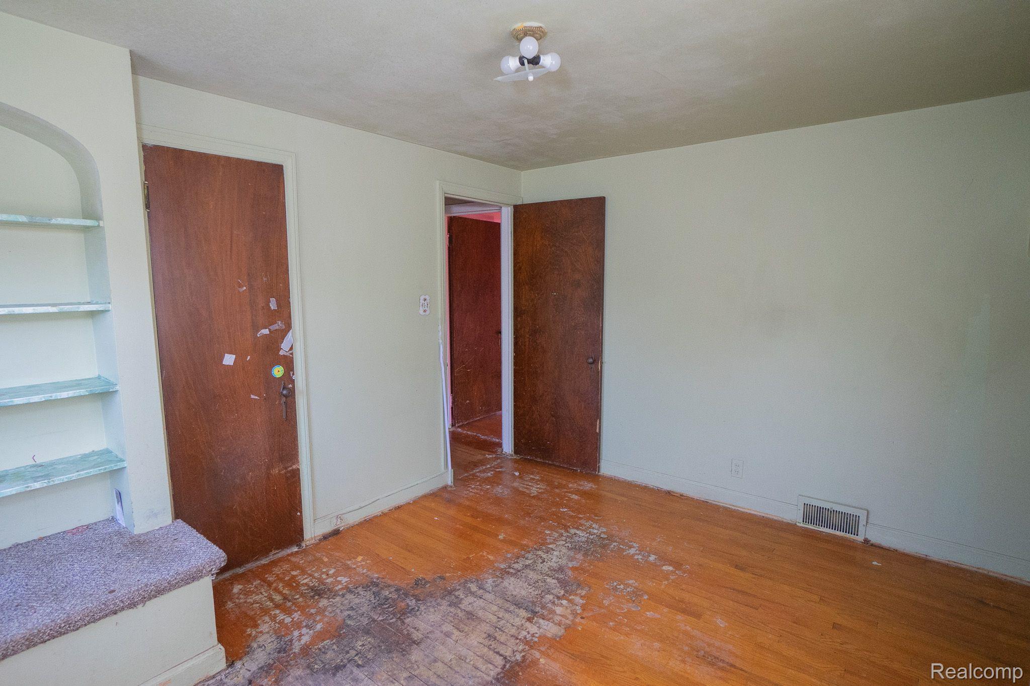 18118 SORRENTO Street