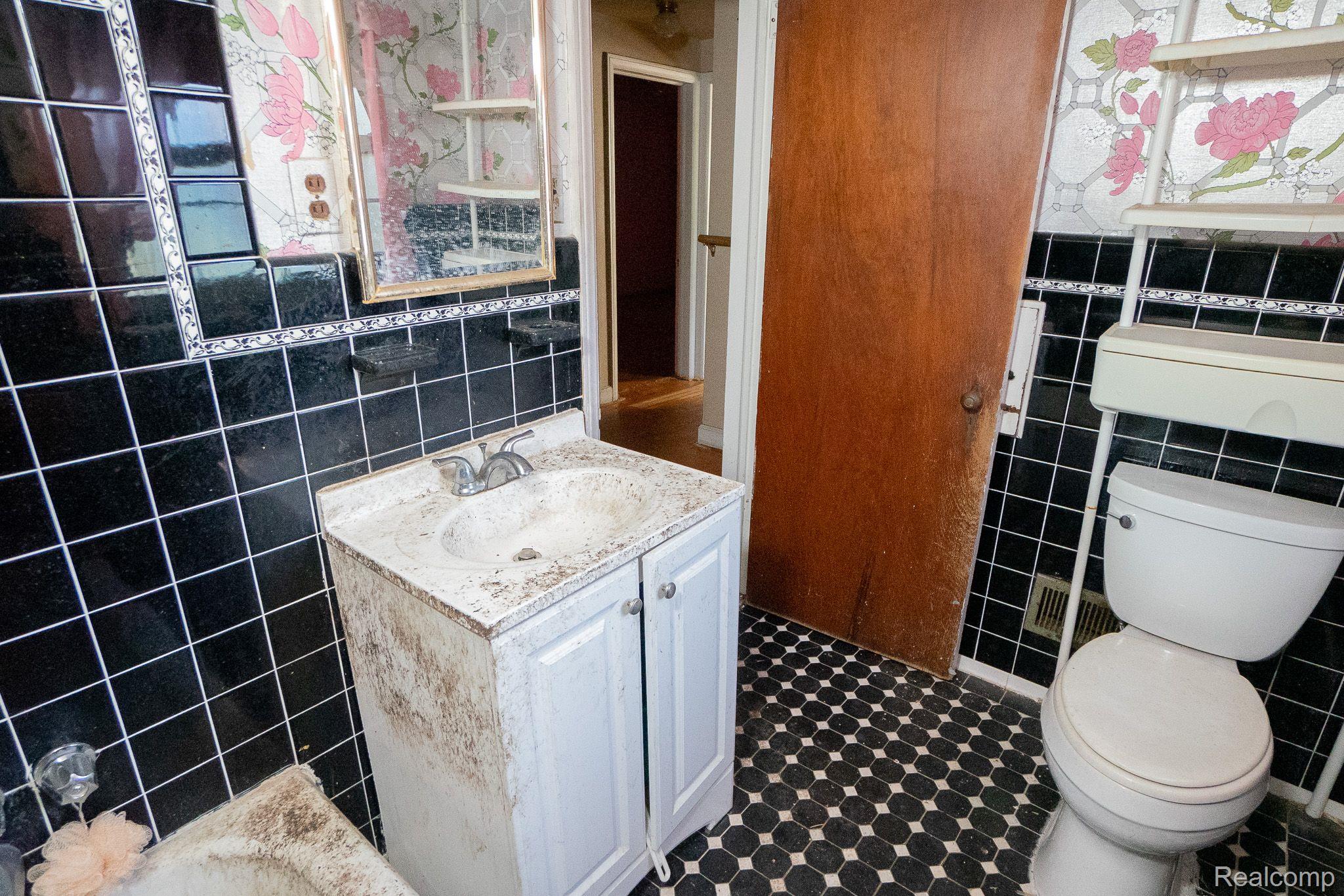 18118 SORRENTO Street