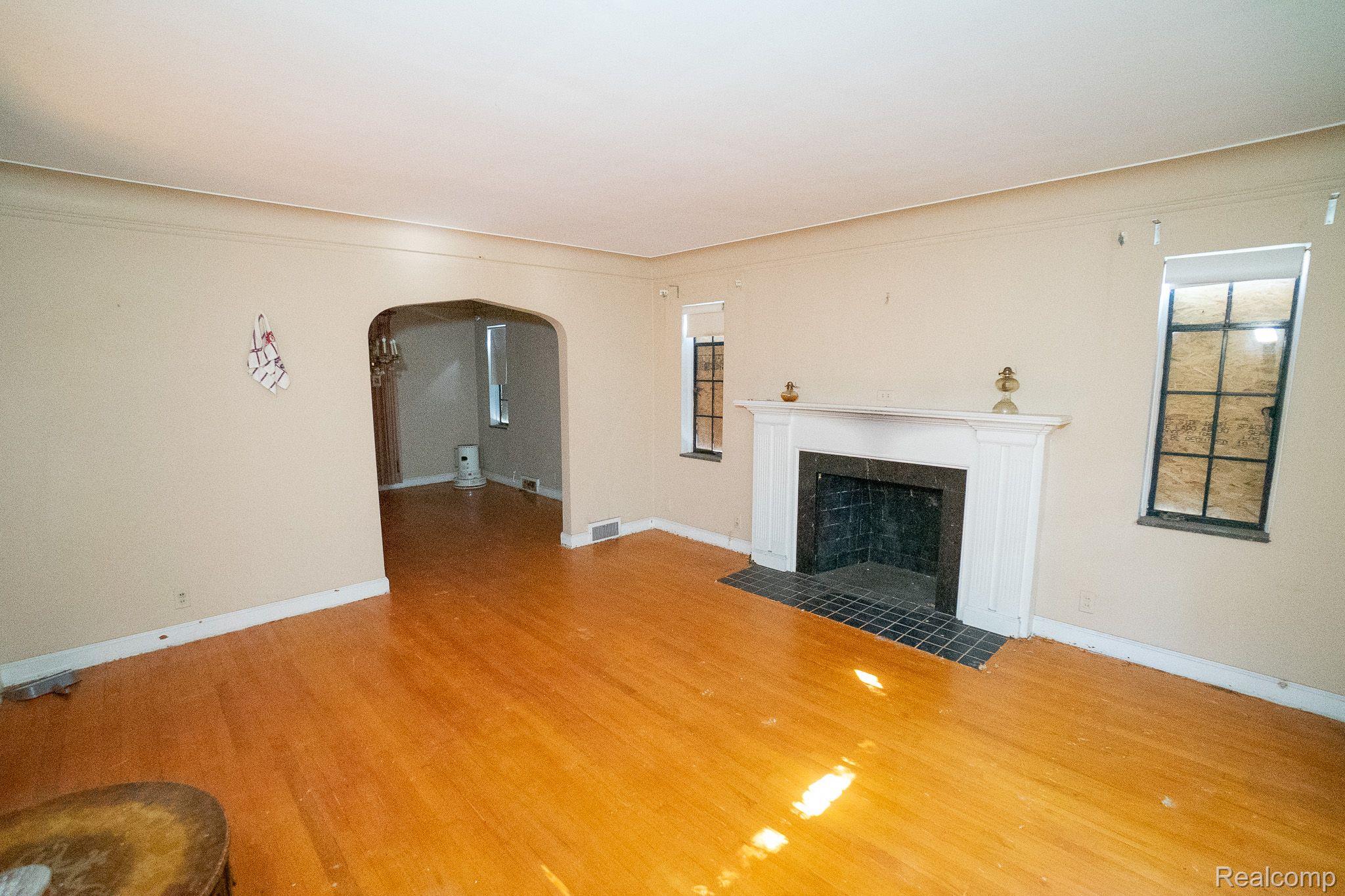 18118 SORRENTO Street